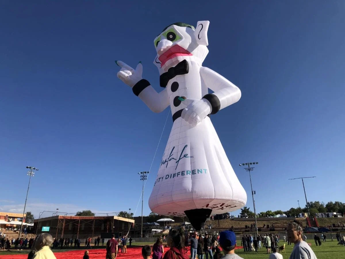 Evento gratuito de globos iluminados de Zozobra este sábado