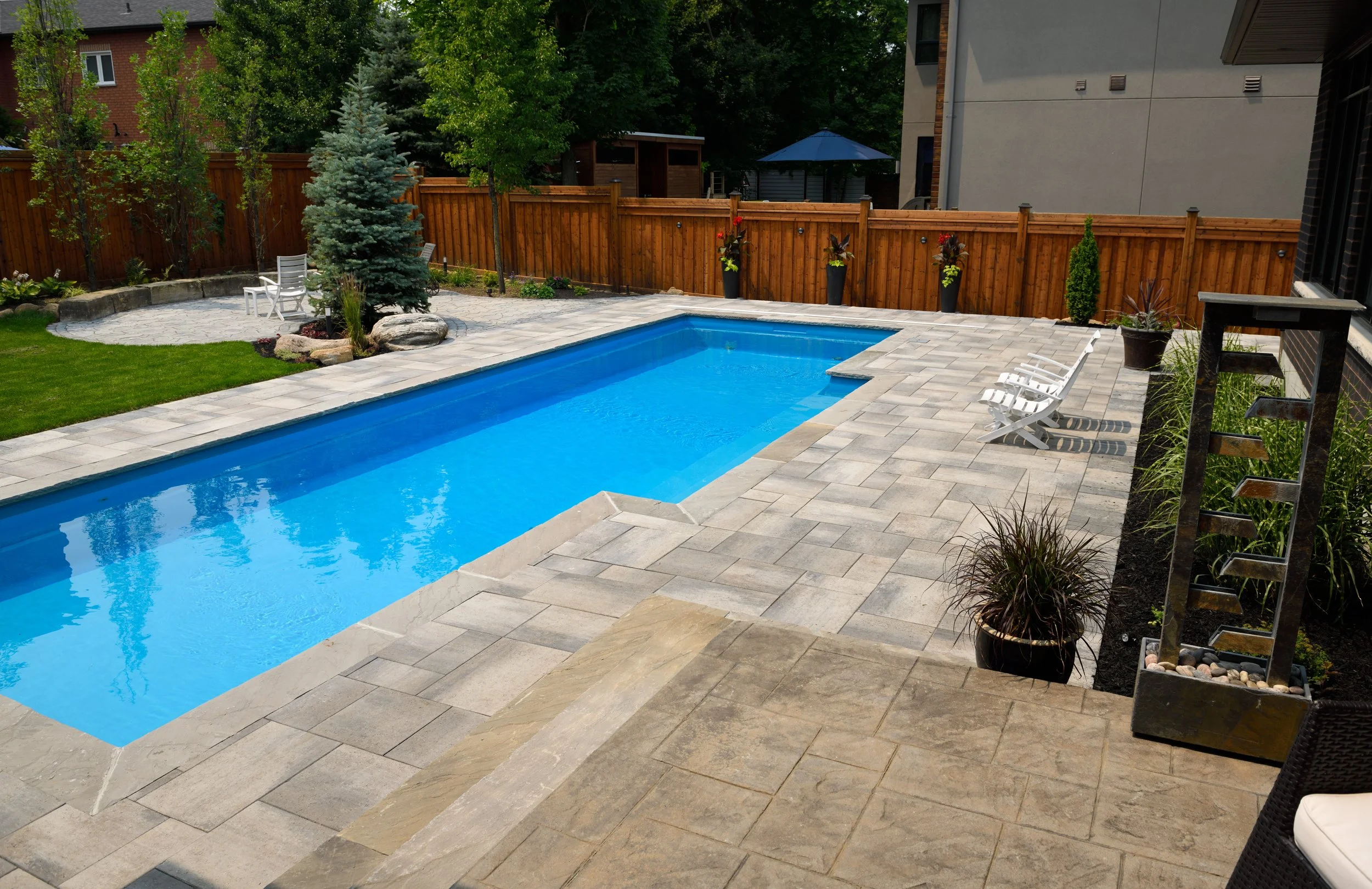 studiog-paver-patio-rock-edging-sod-pool-bear-de.png