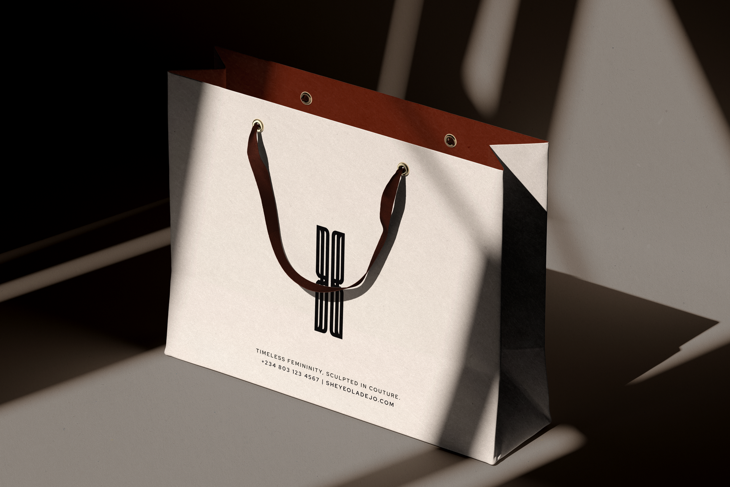 paper-bag-mockup-with-shadow-overlay-vé-isometric.png