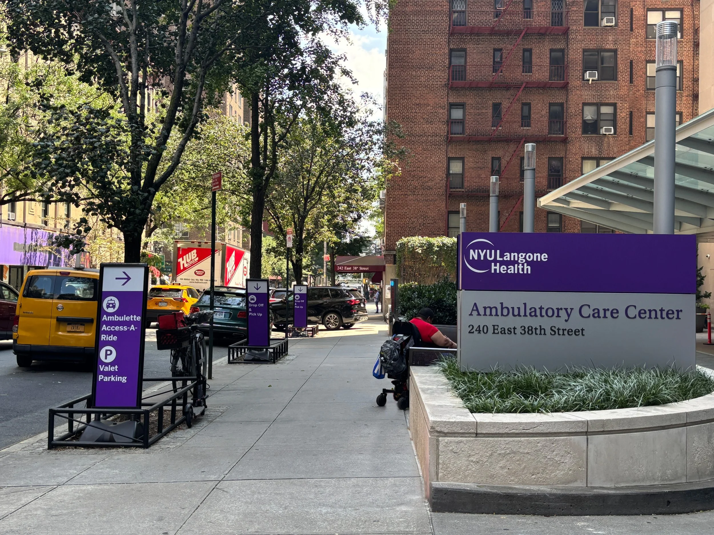 Healthcare Wayfinding & Signage Systems (NYULH)