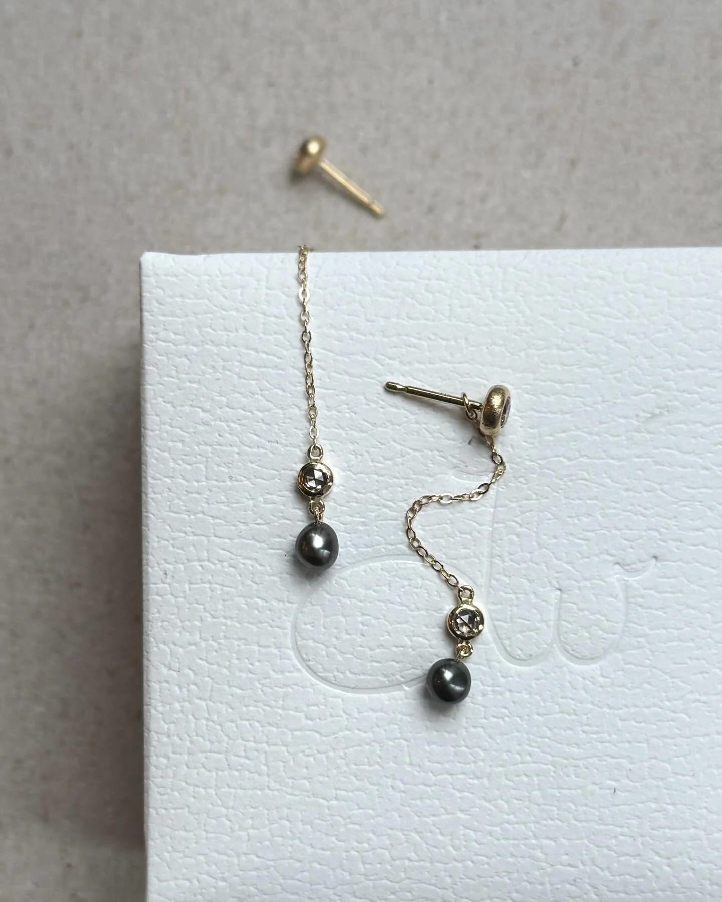 Lidt guld, diamanter og perler til din l&oslash;rdag ✨