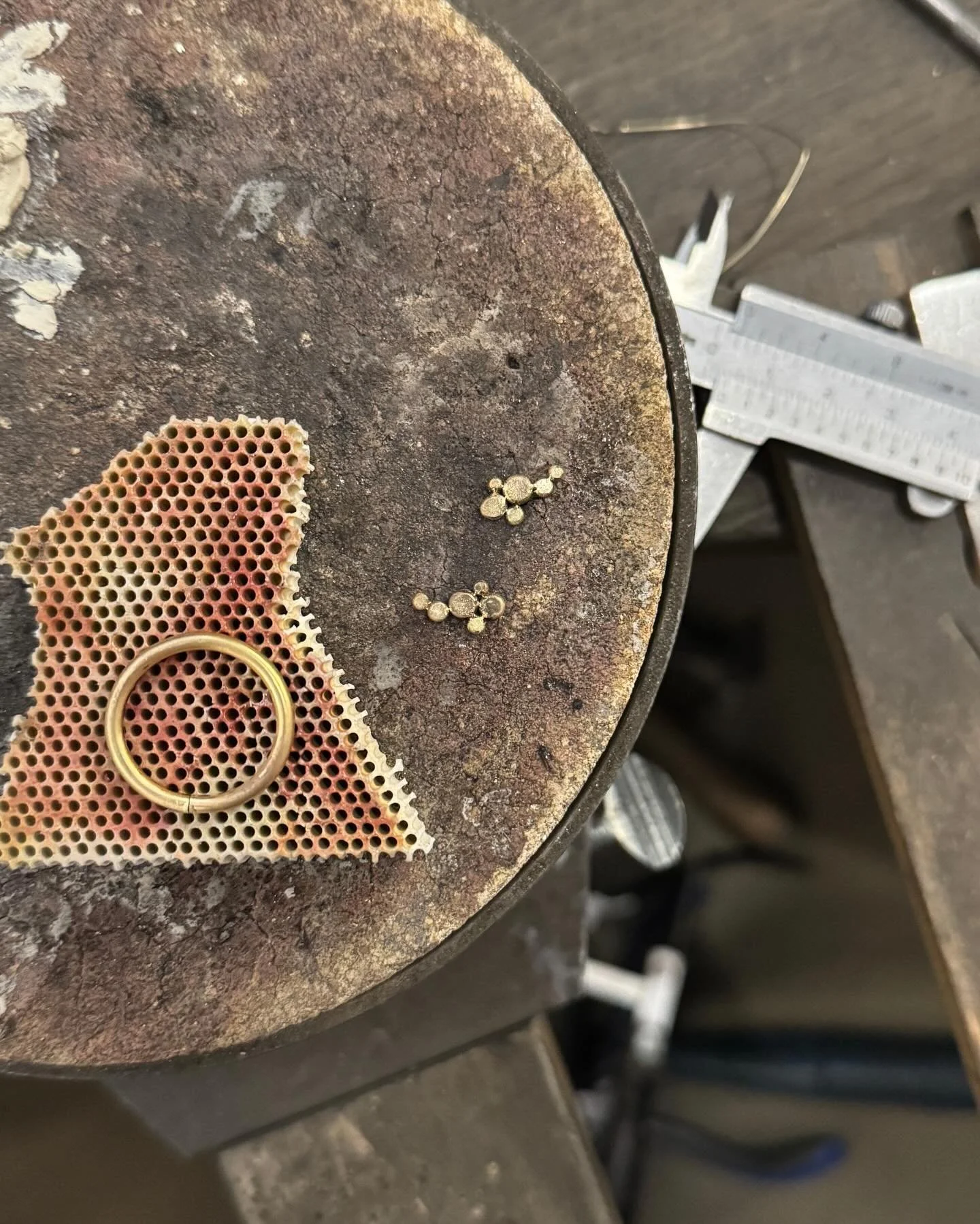 Et lille kig ind i v&aelig;rkstedet for tiden 🔨