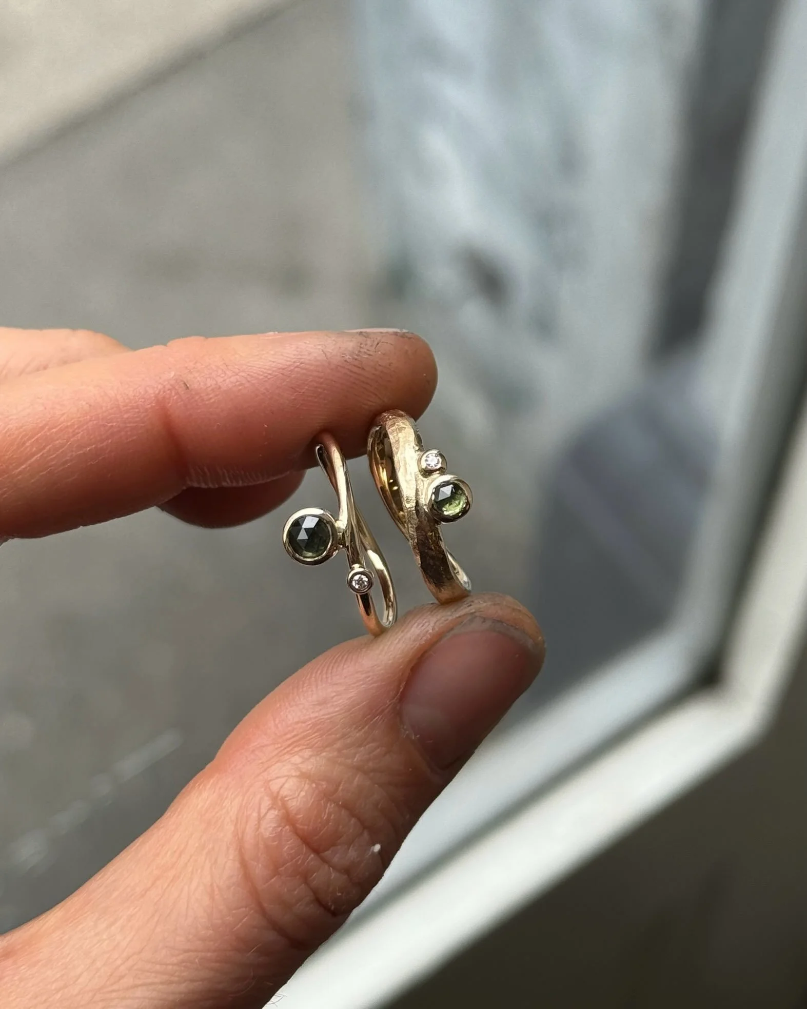 Ringe til mor og datter 🤍

Begge ringe blev lavet af arvet guld, som nu har f&aring;et nyt liv ✨
