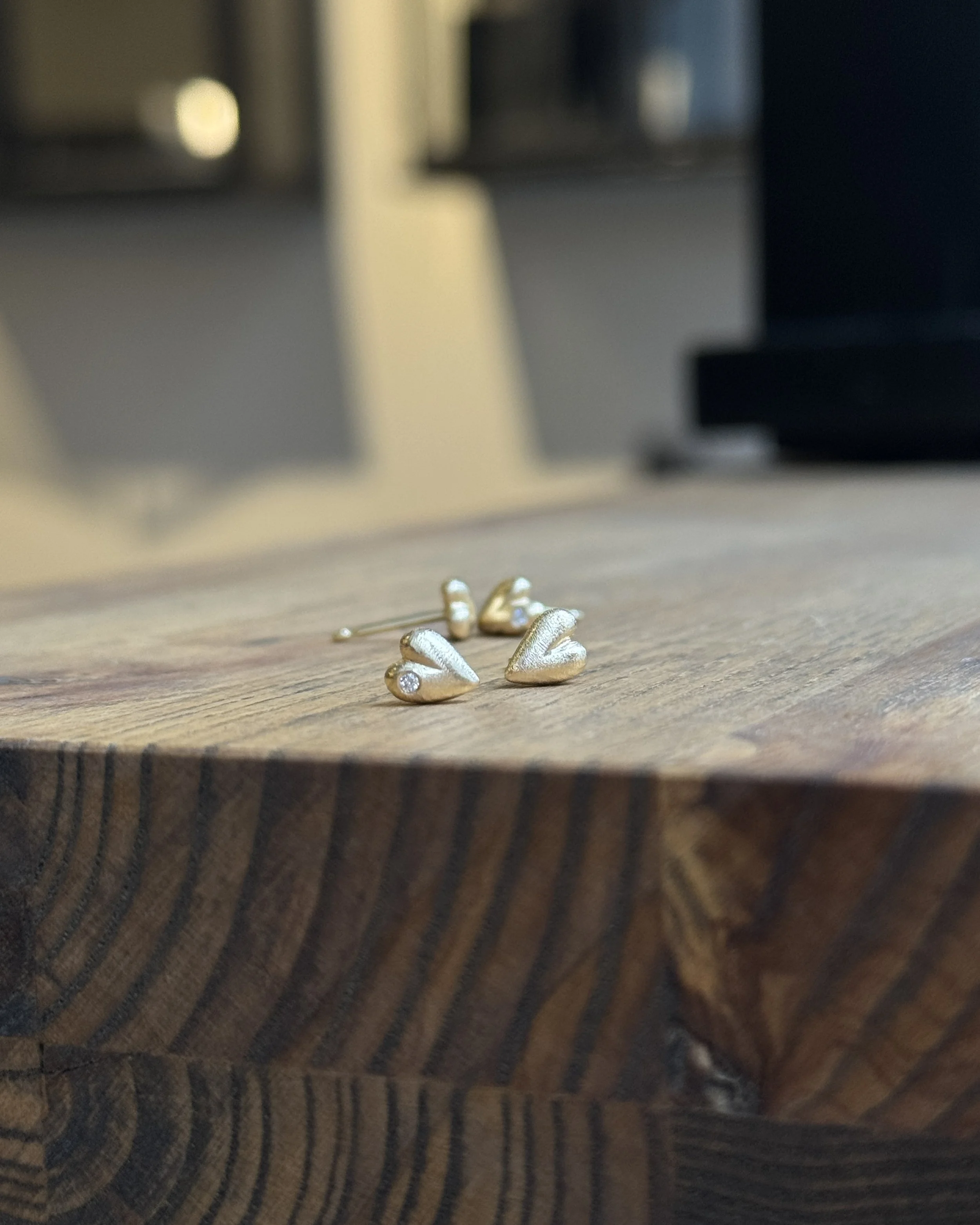 Guld hjerte ørestikker