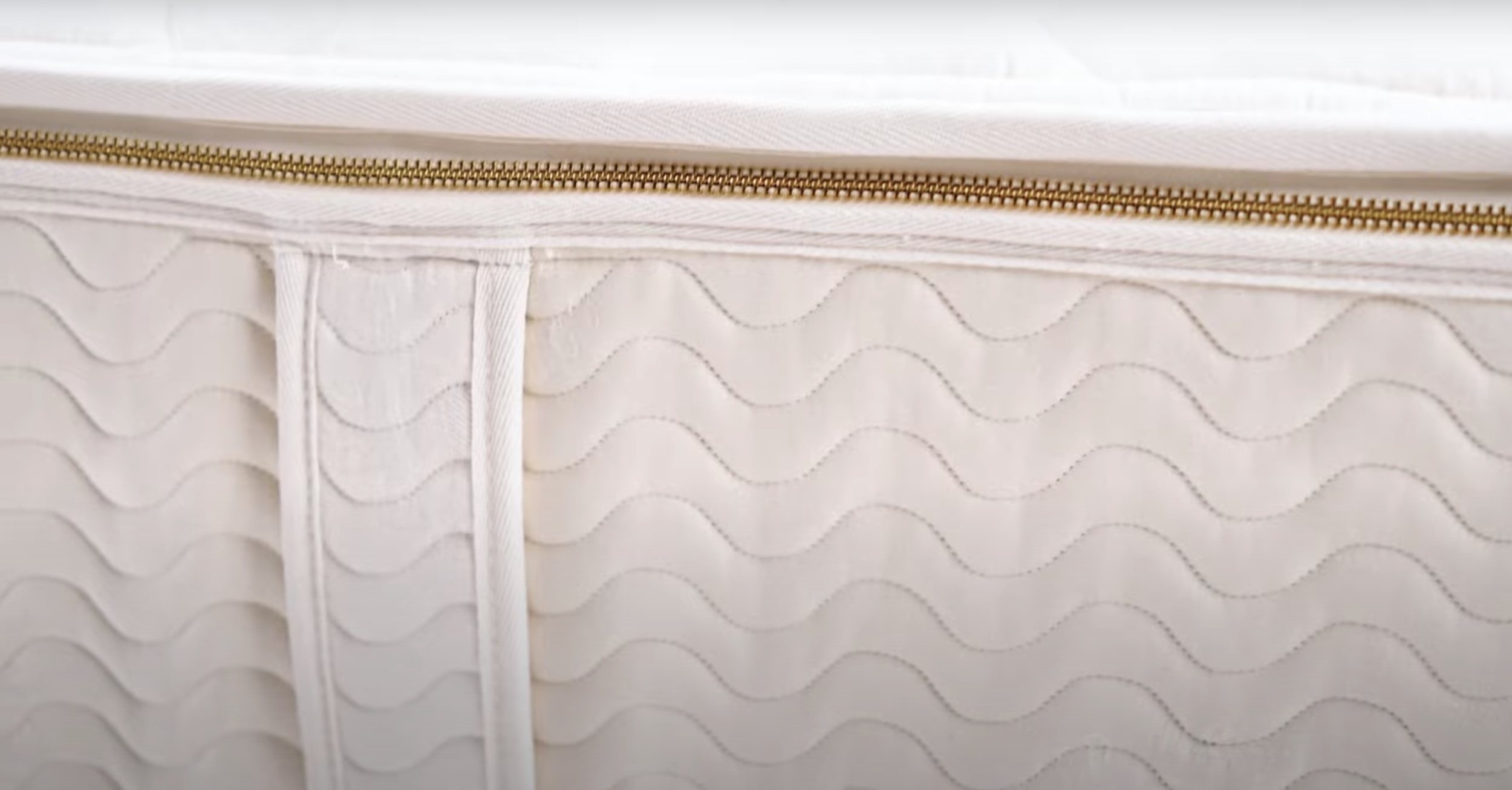 Side Handle Zipper Detail.png