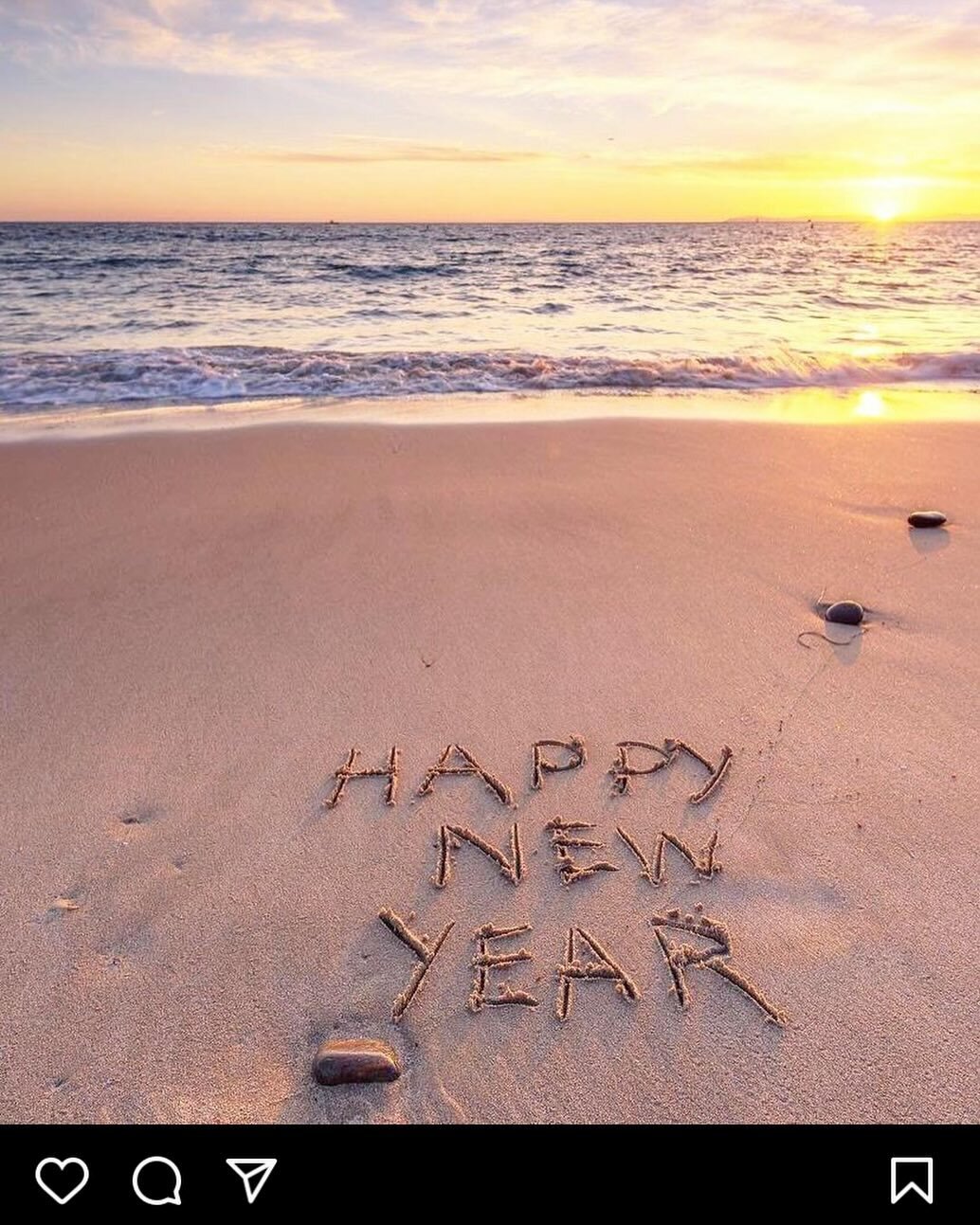 Peace be with you in this New Year ✨ 
Wishing you a blissful year filled with health, happiness, love, prosperity, + abundance💐 

✨I hope you&rsquo;re feeling uplifted. 
✨I hope you&rsquo;re feeling restored spirit + renewed energy. 
✨I hope you&rsq