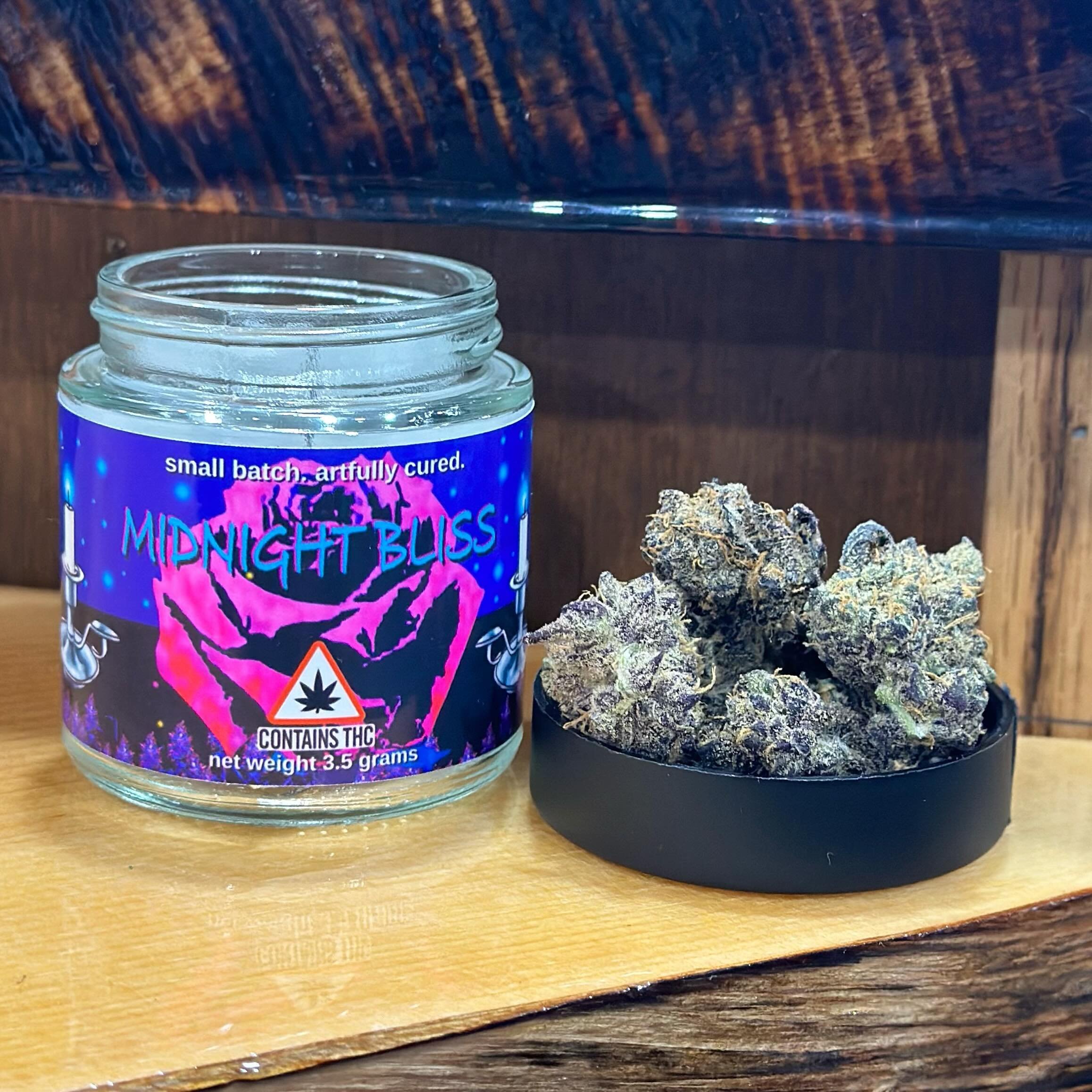 Midnight Bliss 🌙🌌 
.
.
Runtz x Bahama Bussdown | Indica Hybrid | @hightideorganic 
.
.
.
Nothing for sale on Instagram, must be 21 years or older, AMS1183