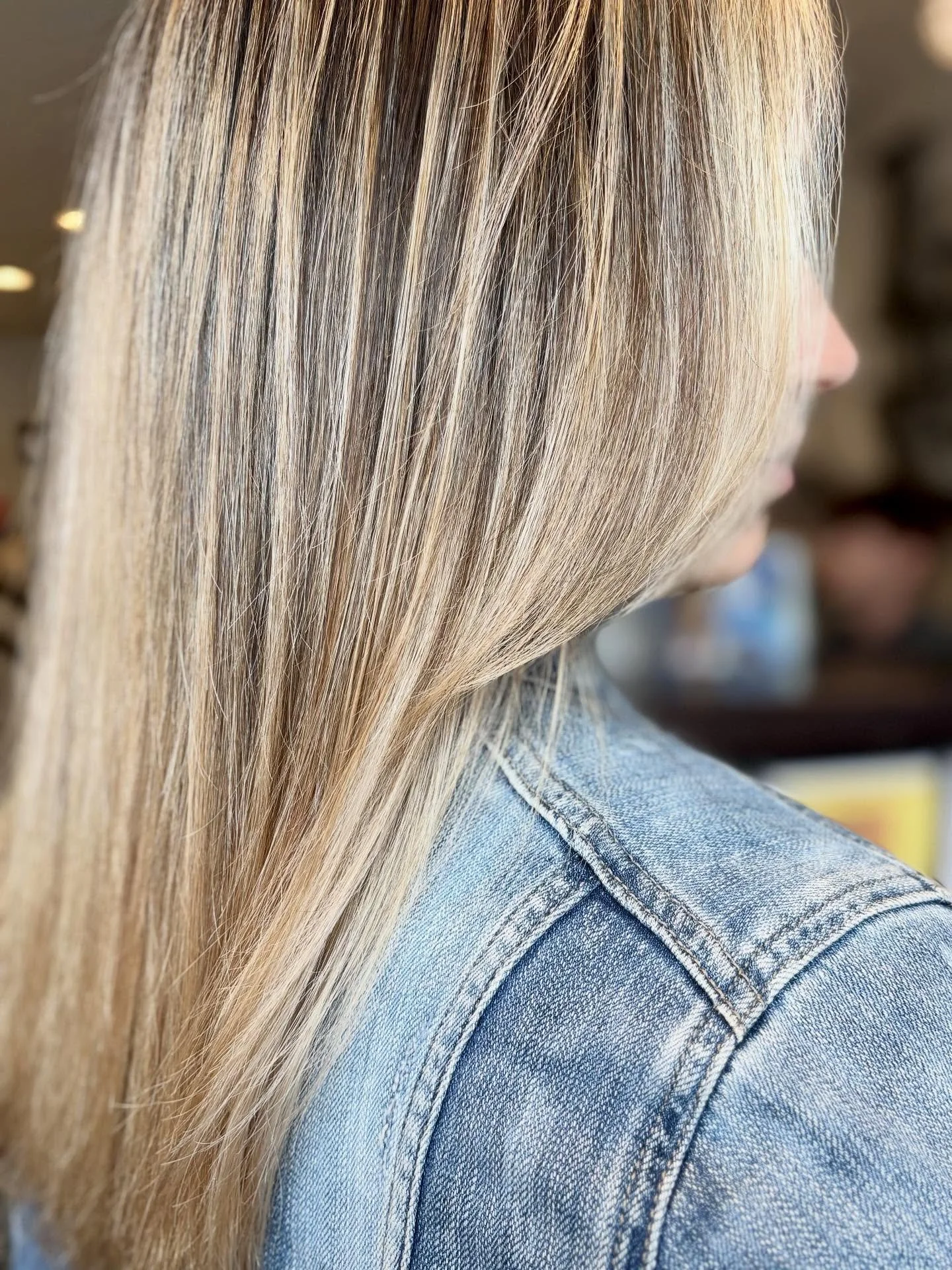 Hey blondie&hellip; 🤗 Happy Friday! Hair created by Bella! 🌟