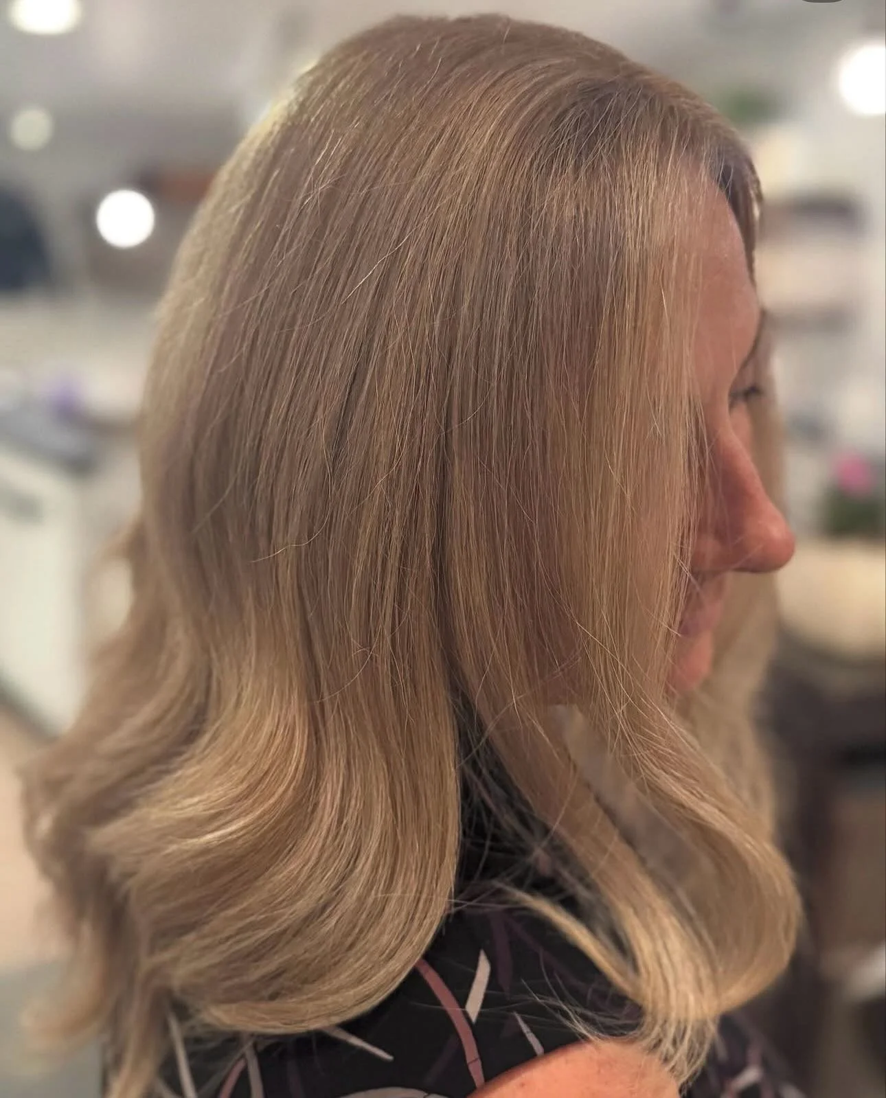 Beautifully, natural color with partial highlight created by Brooke! 🤩