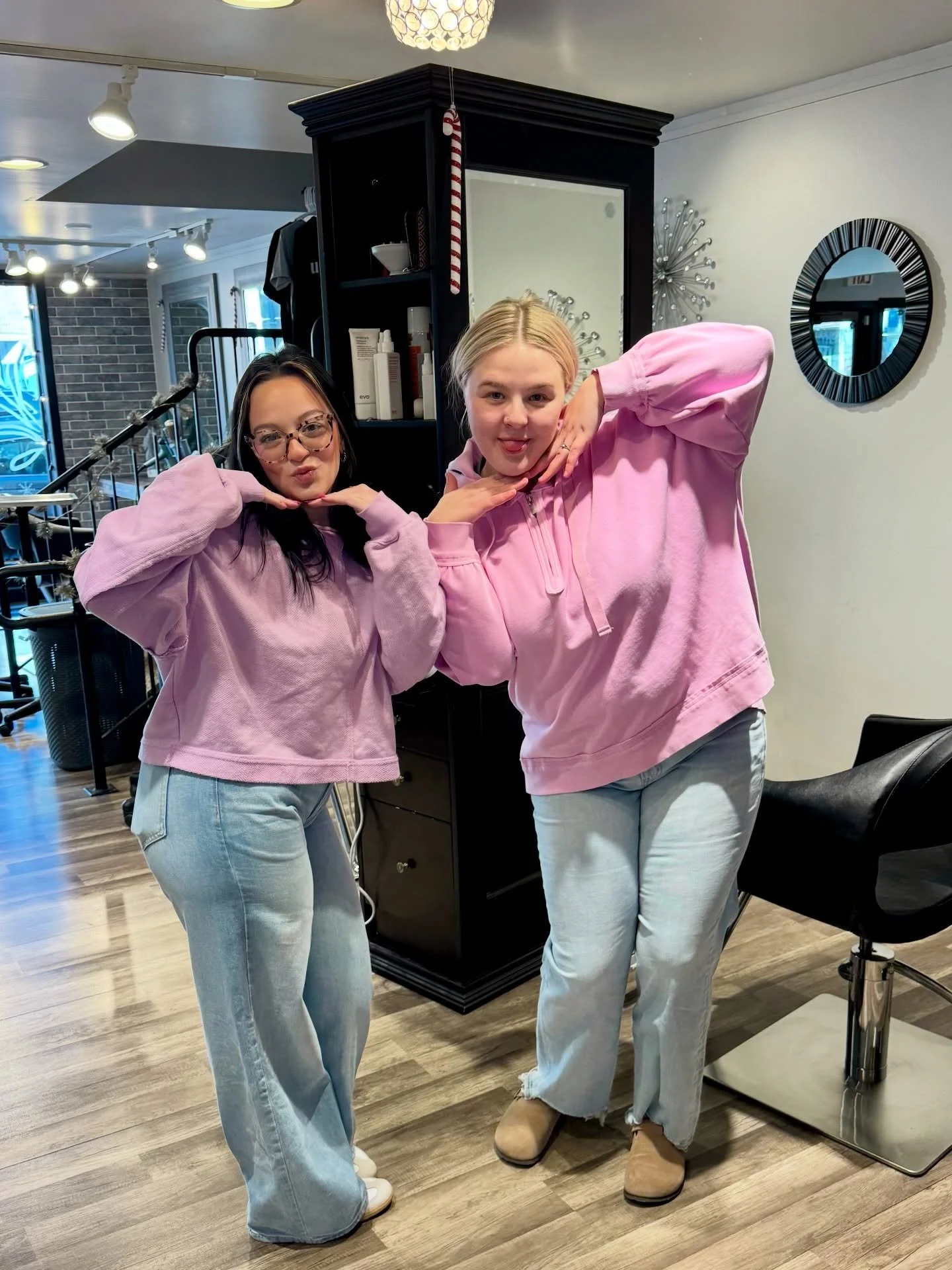 Accidental twinning this Tuesday morning! 💕