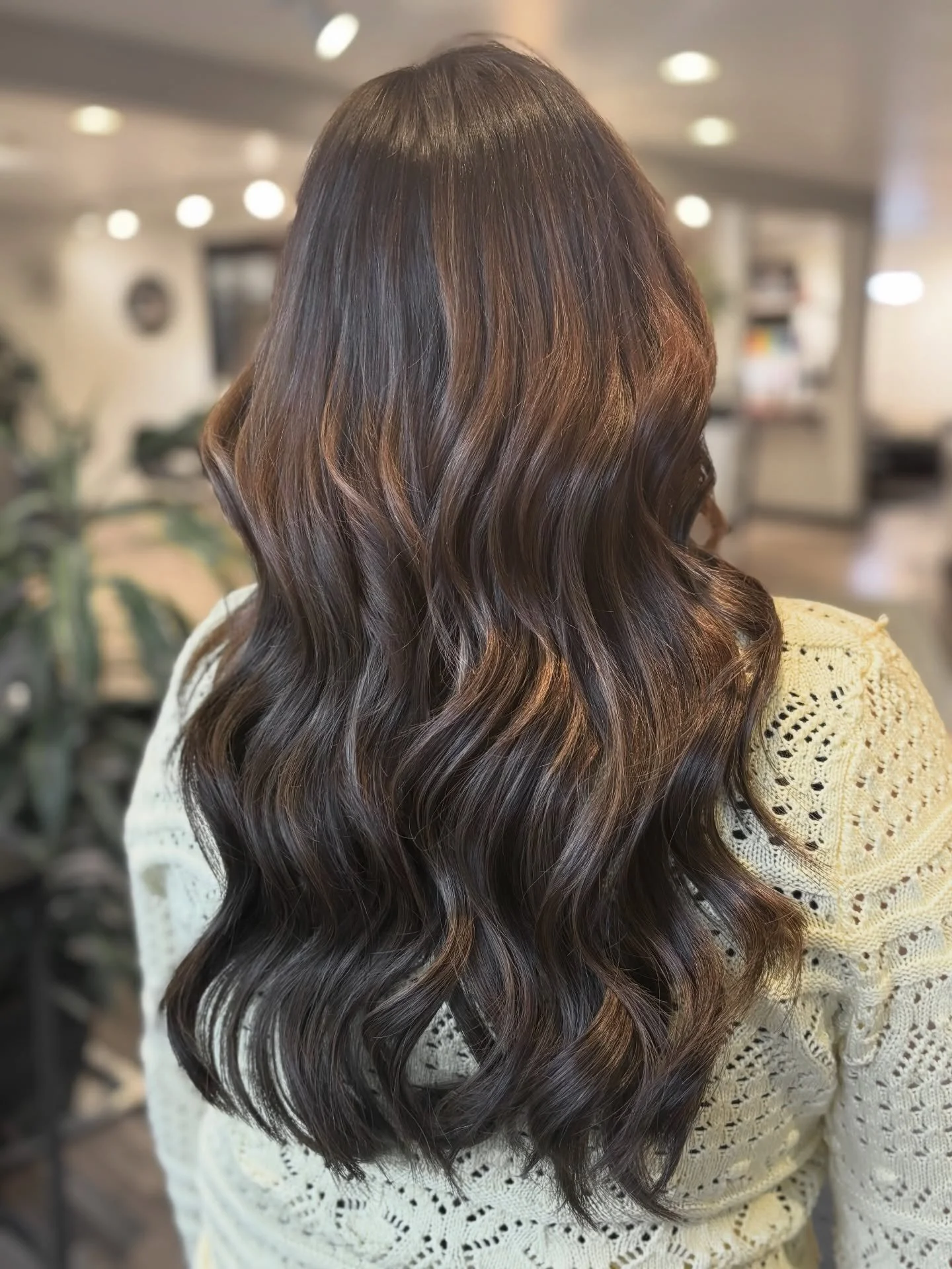 Get the hair of your dreams.🌙Bella&rsquo;s guest received a complete hair makeover and it&rsquo;s stunning! 🥂@aquaextensions