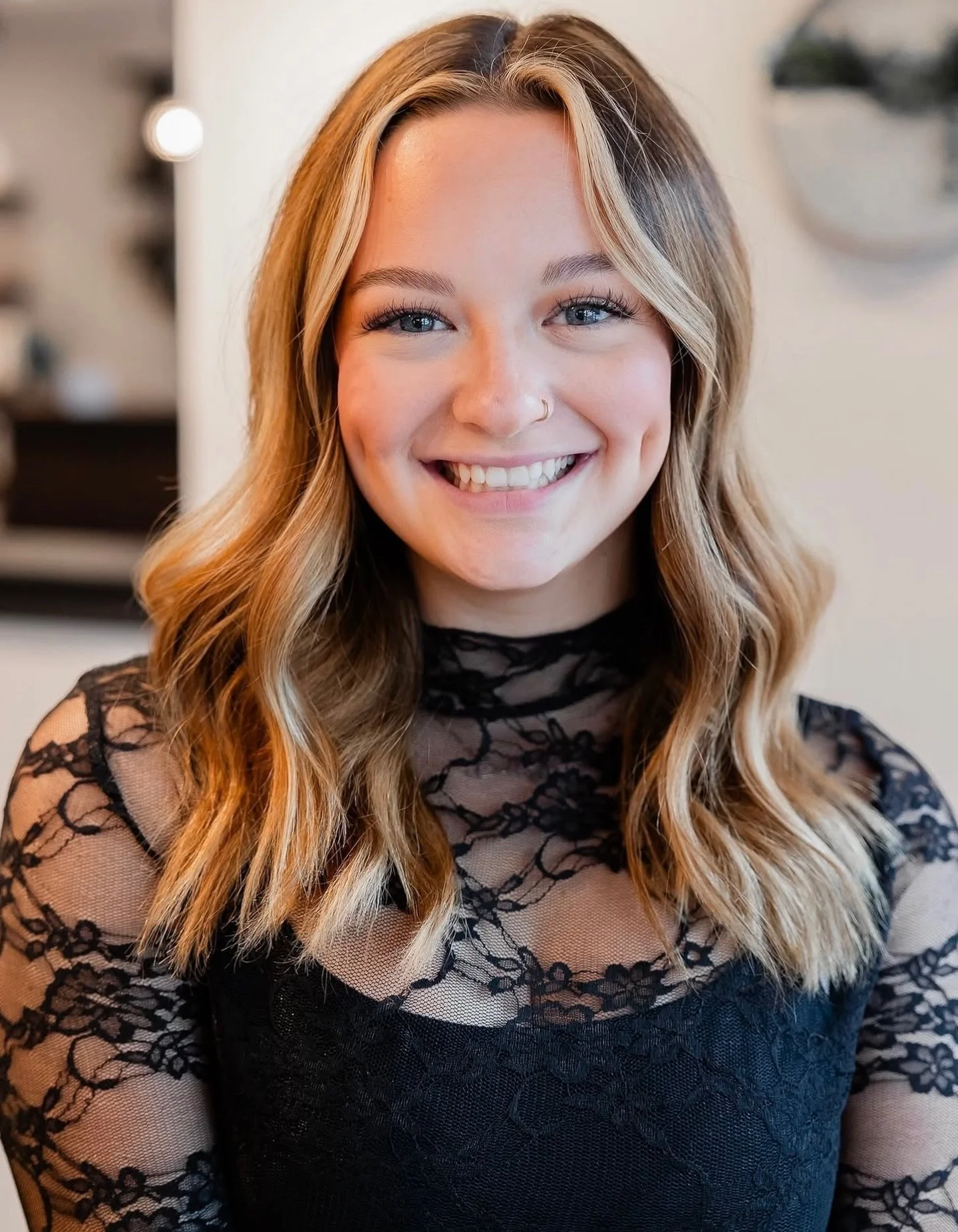 Feeling adventurous? Bella's got a last-minute opening today at 10am for any haircut or color! You've seen her amazing work, now it's your turn to shine! ✨ Send us a DM to take advantage of this spot. 🤩