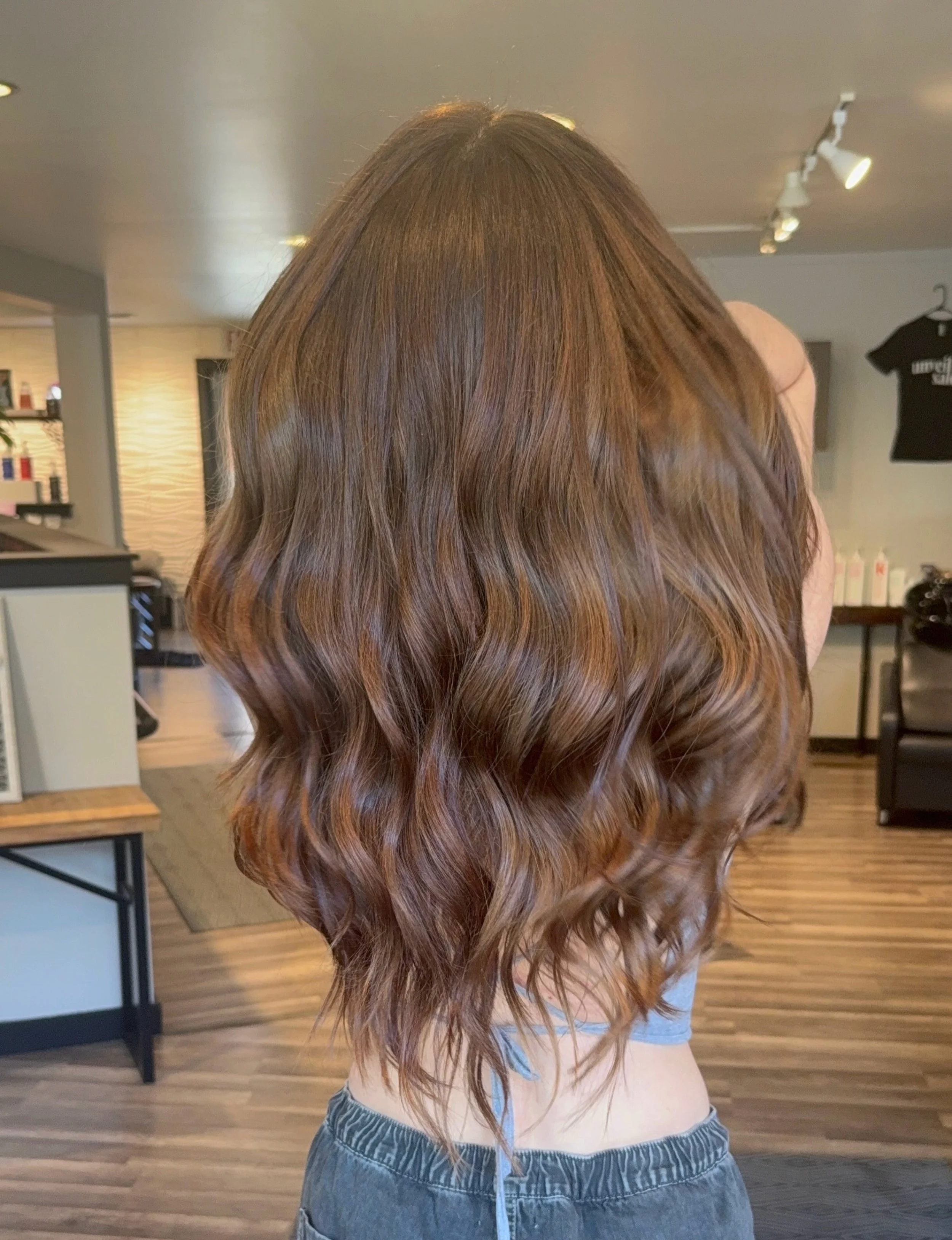 Ava&rsquo;s guest had black hair for a few years and was ready to go back to her natural color. This color was achieved by a full head of heavy-highlights, a root melt and a gloss. The result is beautiful! ❤️❤️❤️ Hair by Ava and assisted by Laurette.