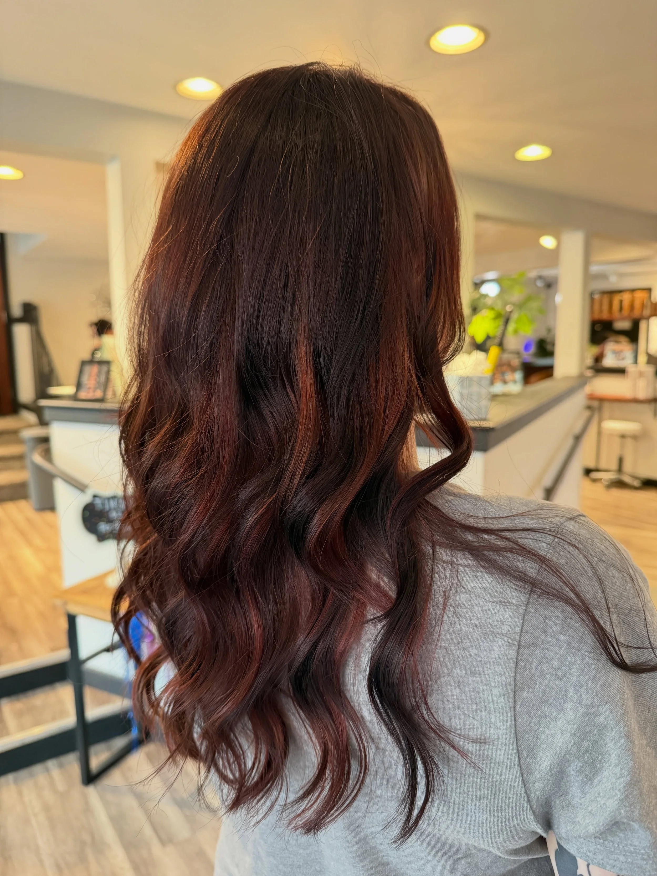 Sareese gave her guest this gorgeous color makeover. ❤️Brighter, more dimension and a lot more shine.  @marianilastockholm @marianilaprofessional