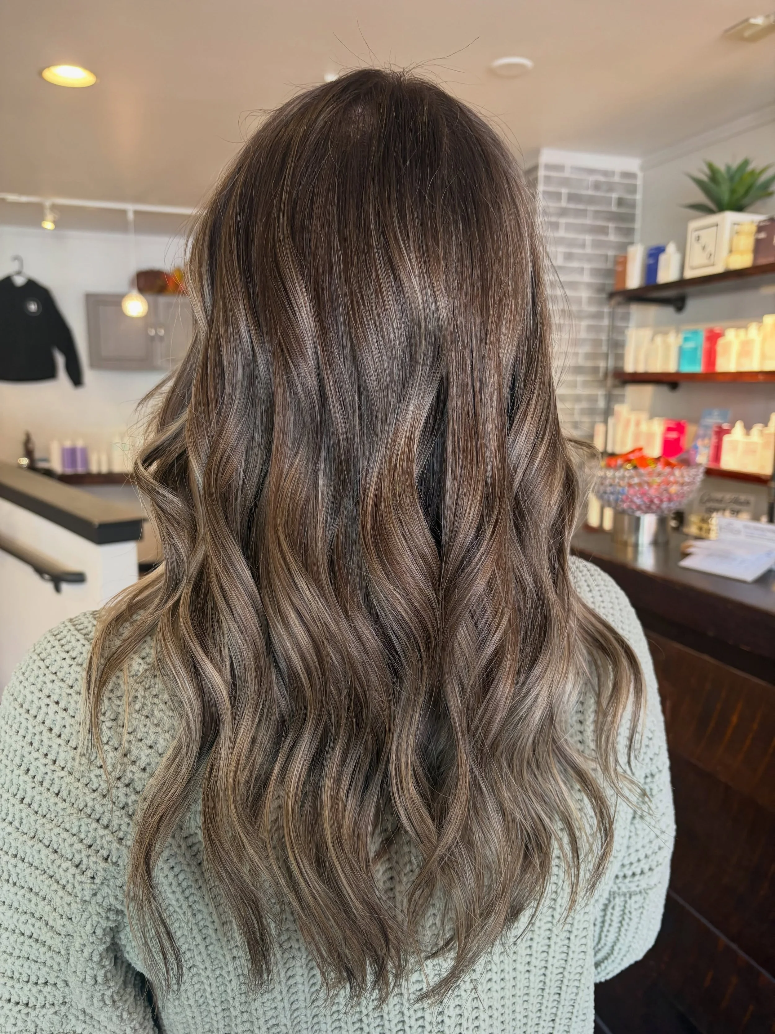 Dimension doesn&rsquo;t always mean blonder.

Sometimes it&rsquo;s about adding richness, depth and just the right amount of brightness to make the entire color come alive. 🤎

Jess H. specializes in intentional highlights + lowlights that create sof