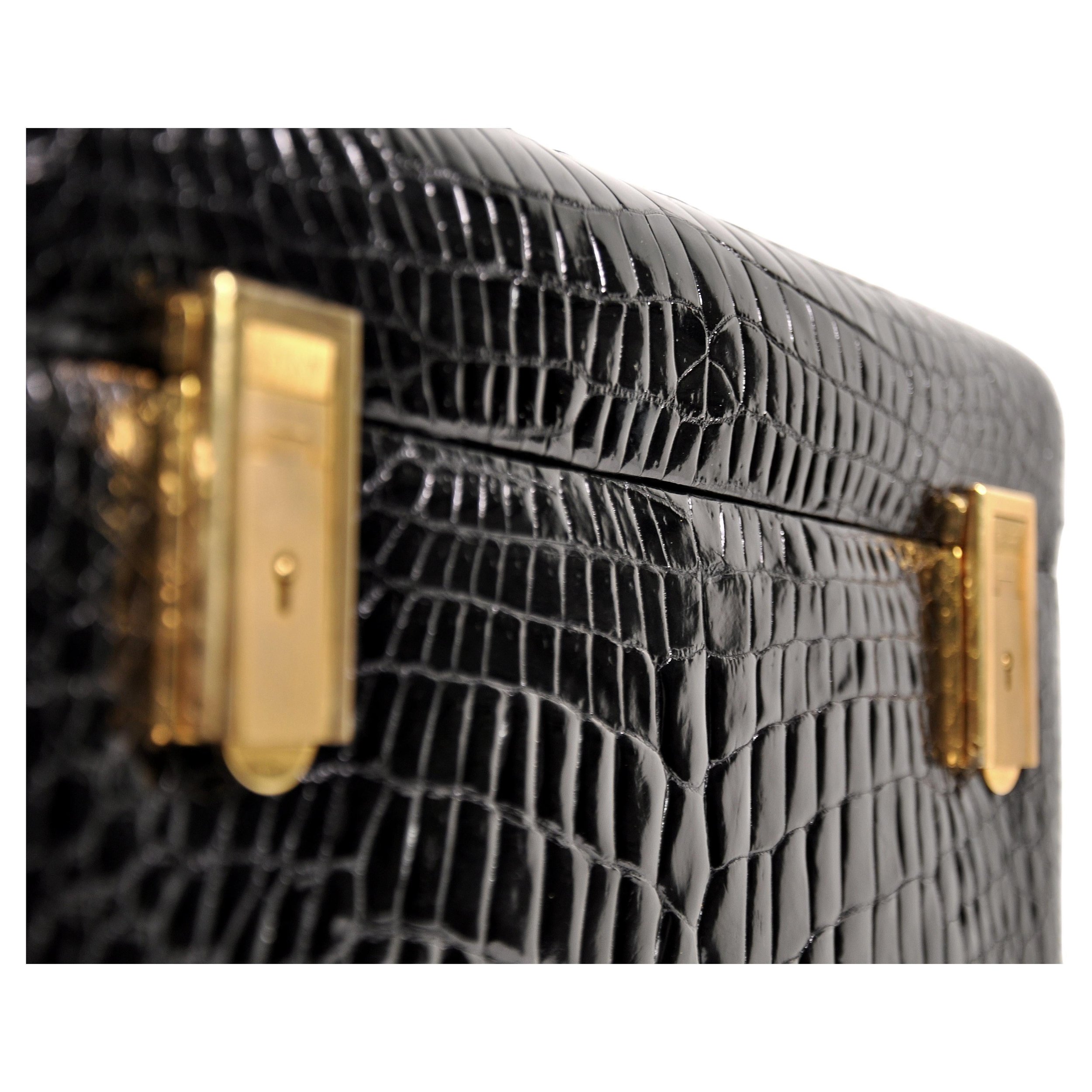 Revlon-Black-Crocodile-Train-Beauty-Case-2.jpeg