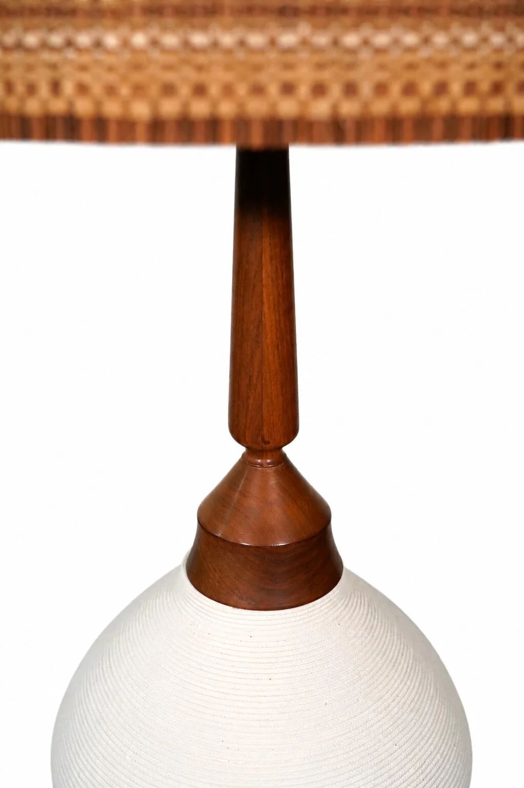 Maria-Kipp-Quartite-Creative-XL-White-Lamp-Walnut-11.jpg