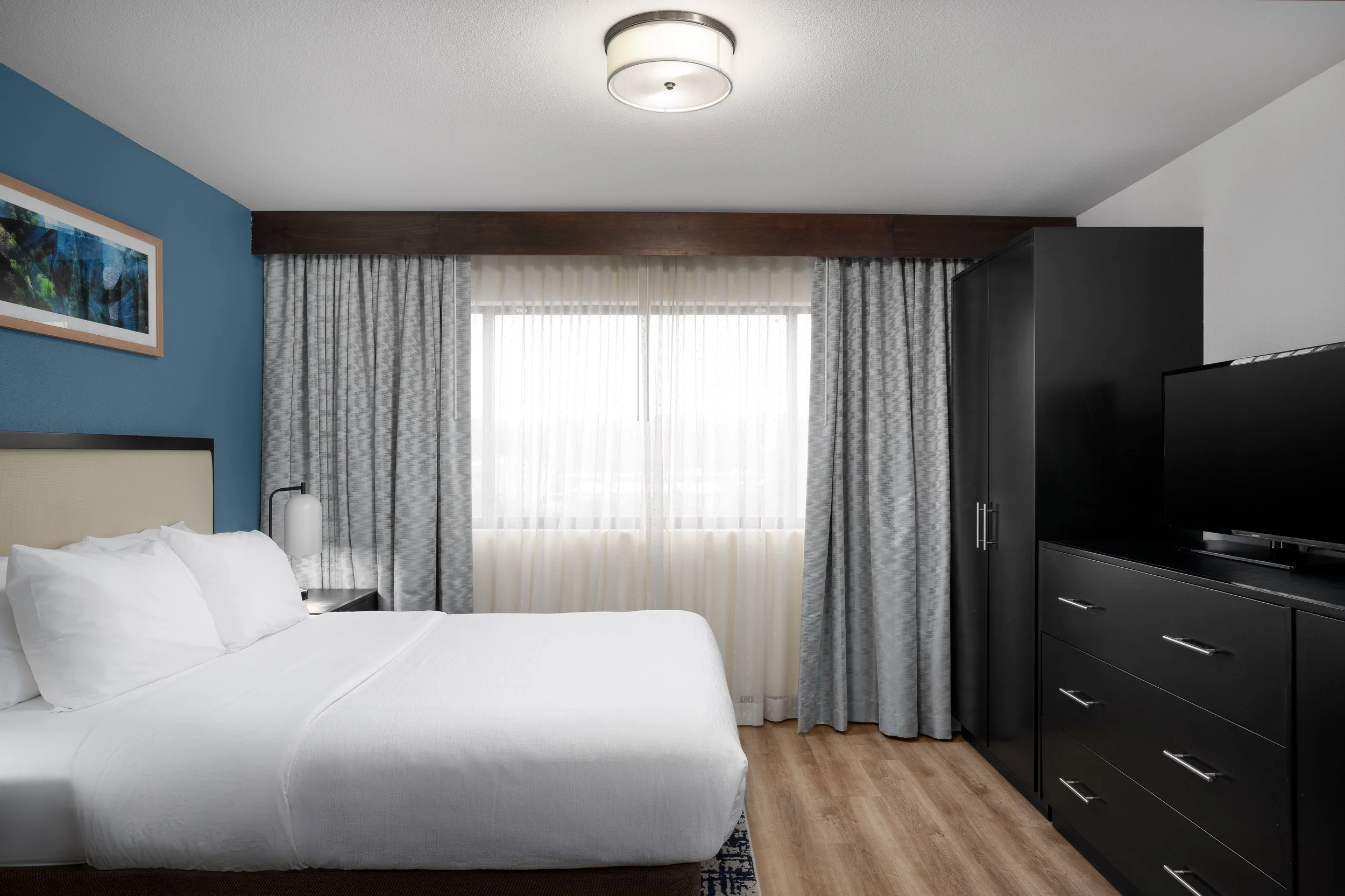 1 Queen Urban Room.jpg