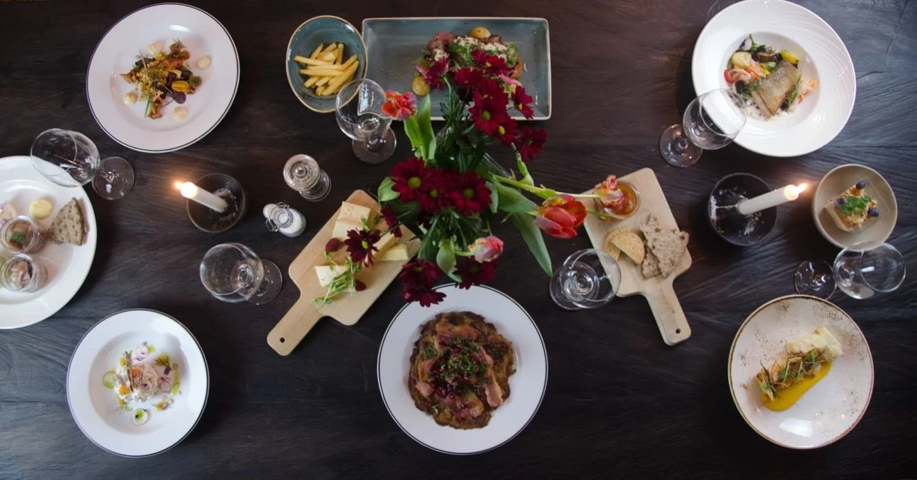 ✨NY&Aring;RSKASSE✨
Vill du ha en fantastisk ny&aring;rsmiddag hemma? Vi erbjuder en 3-r&auml;tters ny&aring;rsmiddag utifr&aring;n Restaurang Elgens ny&aring;rsup&eacute;. Gott nytt &aring;r och smaklig m&aring;ltid!

Best&auml;ll p&aring; v&aring;r 