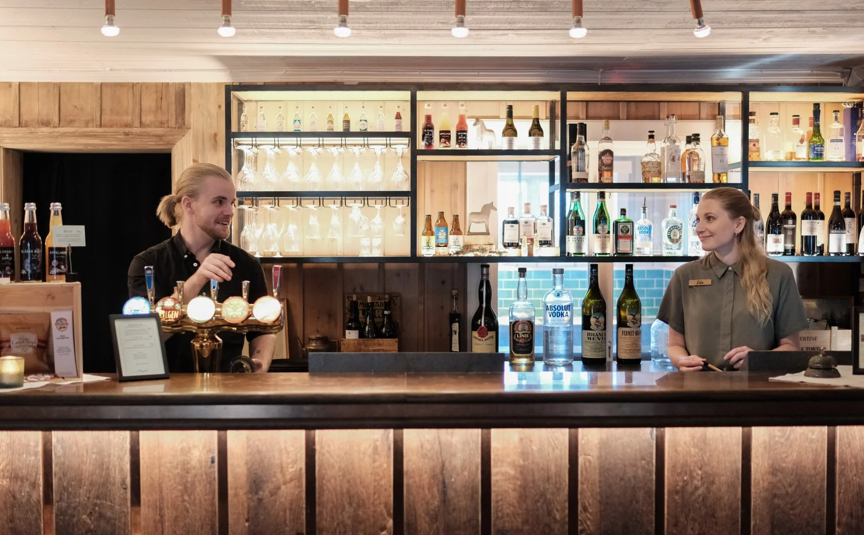 ✨Serveringspersonal s&ouml;kes till Olarsg&aring;rden &amp; Restaurant Elgen med start nu! ✨ 
 
Vill du spendera sommaren i fj&auml;llen och samtidigt bli en del av ett h&auml;rligt team? Nu s&ouml;ker vi sommarpersonal till Olarsg&aring;rden &amp; R