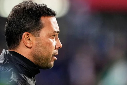 ‘Denny Landzaat wijst Ajax af, blijft bij Indonesisch elftal’