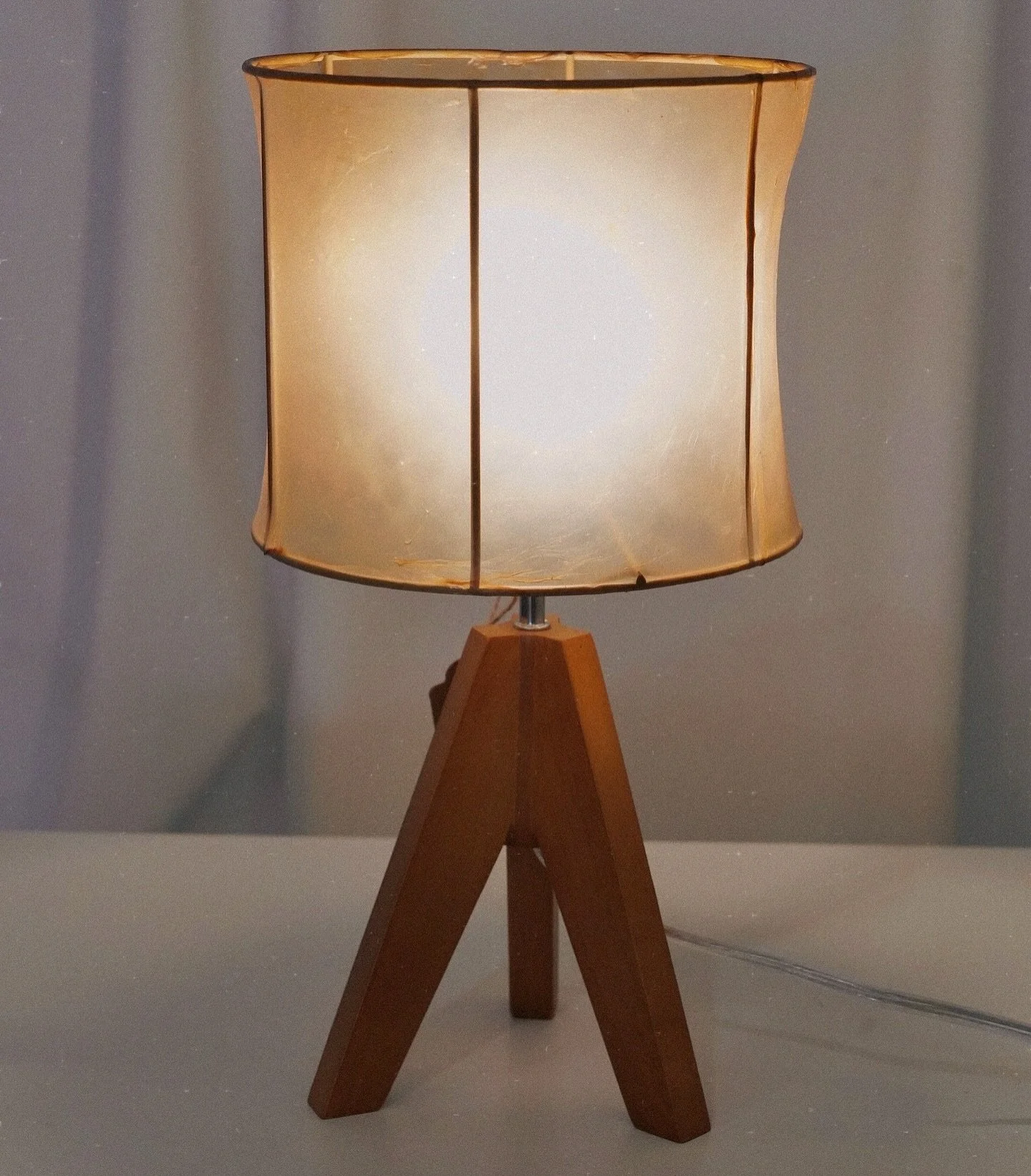 SCOBY 002
Membrane Tensions SCOBY lamp collection 

Bacterial cellulose, wood, metal, LED bulb

#membranetensions