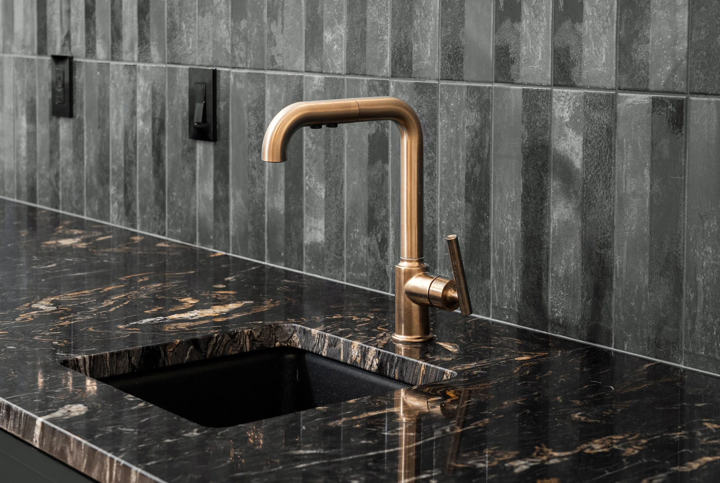 110-7115 S Plymouth Rd-104.jpg