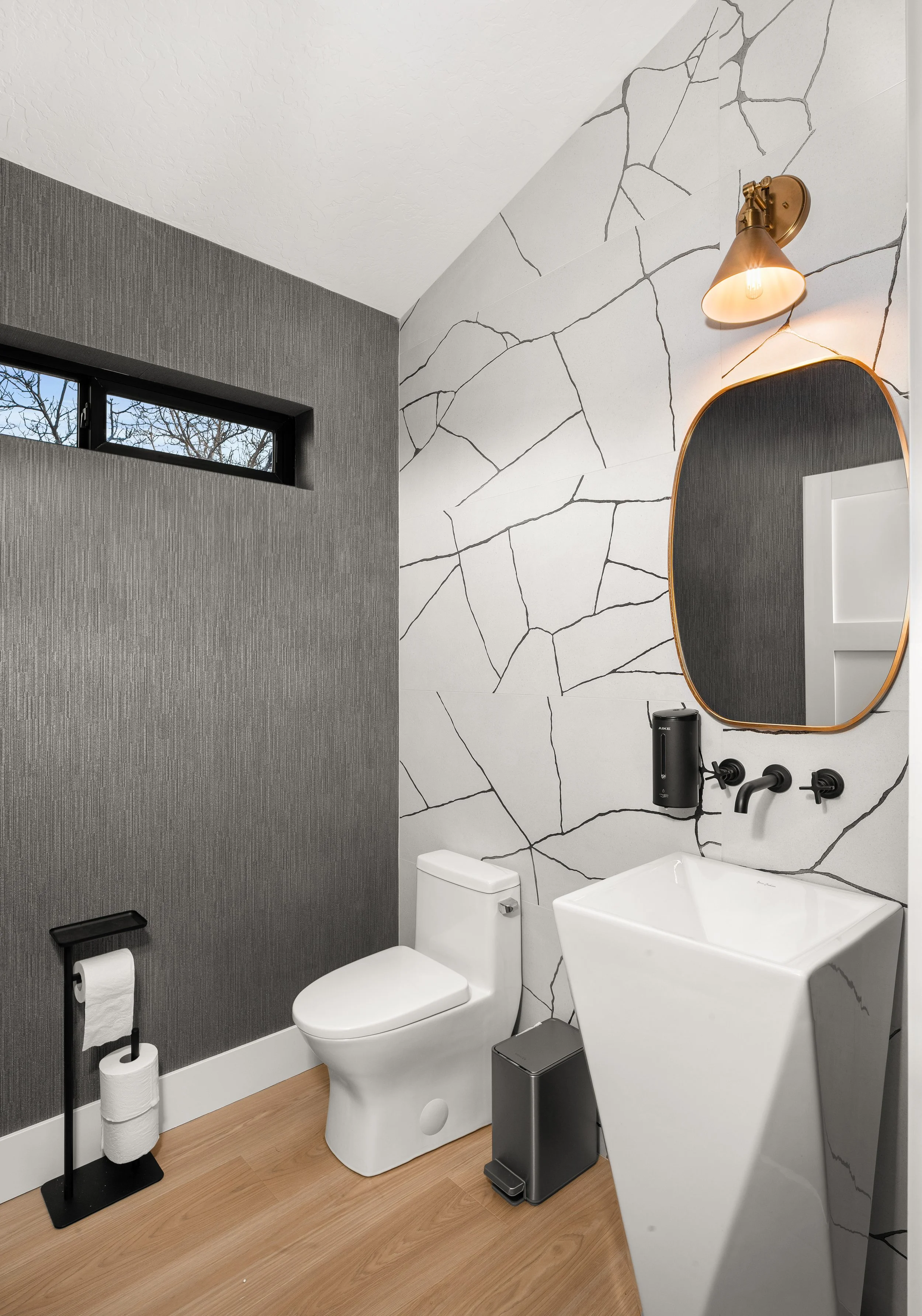 111-7115 S Plymouth Rd-105.jpg