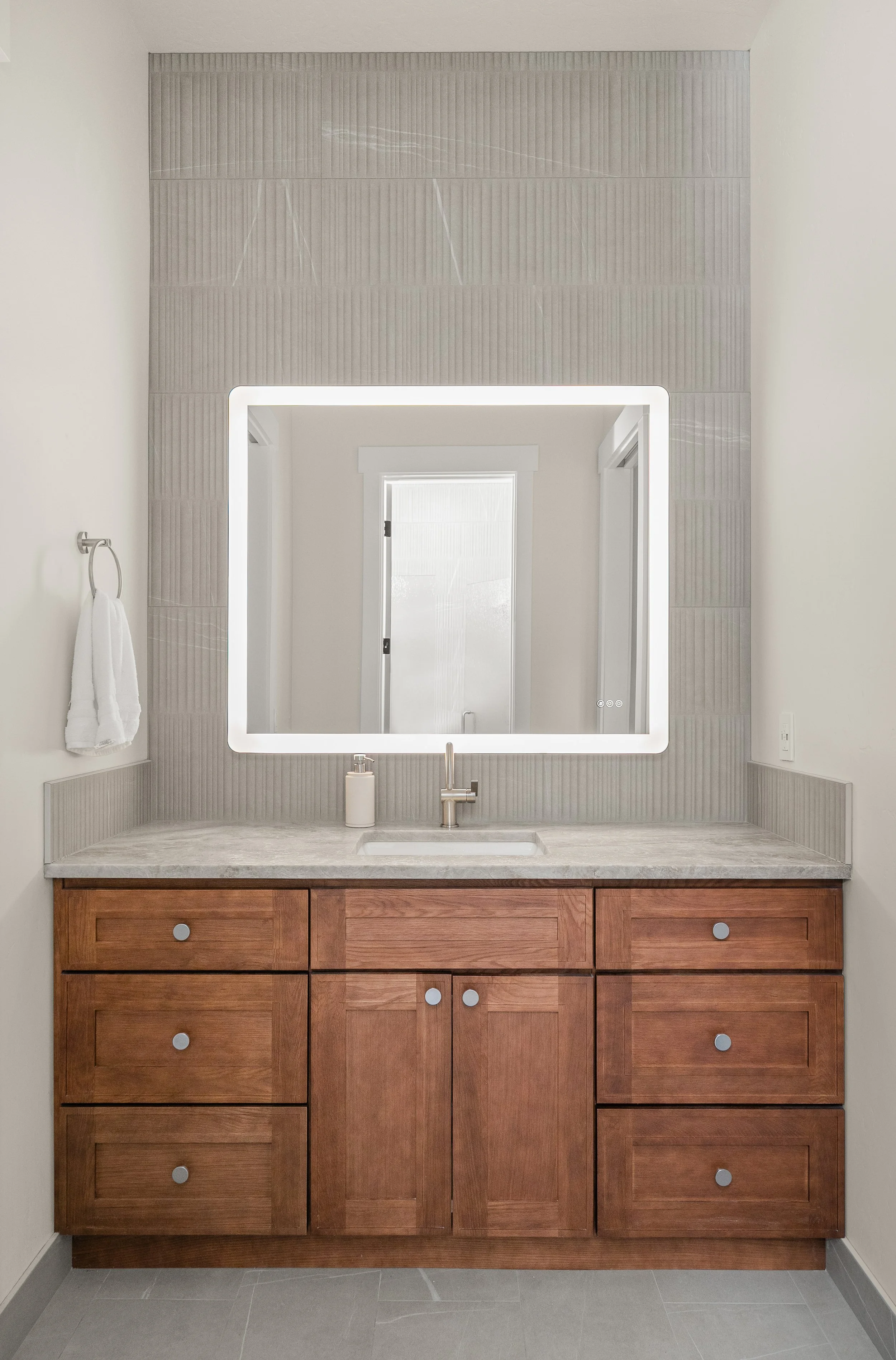 077-7115 S Plymouth Rd-073.jpg