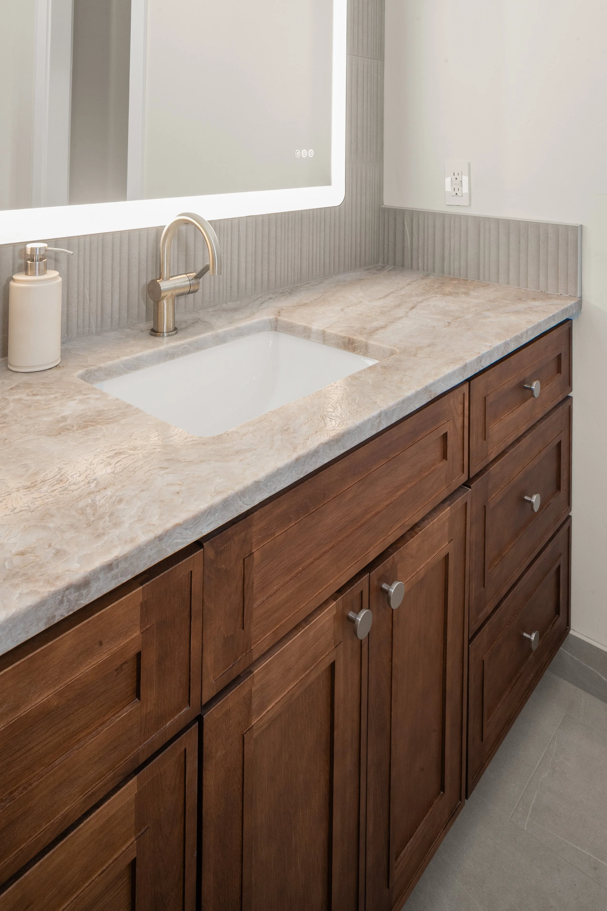 080-7115 S Plymouth Rd-076.jpg