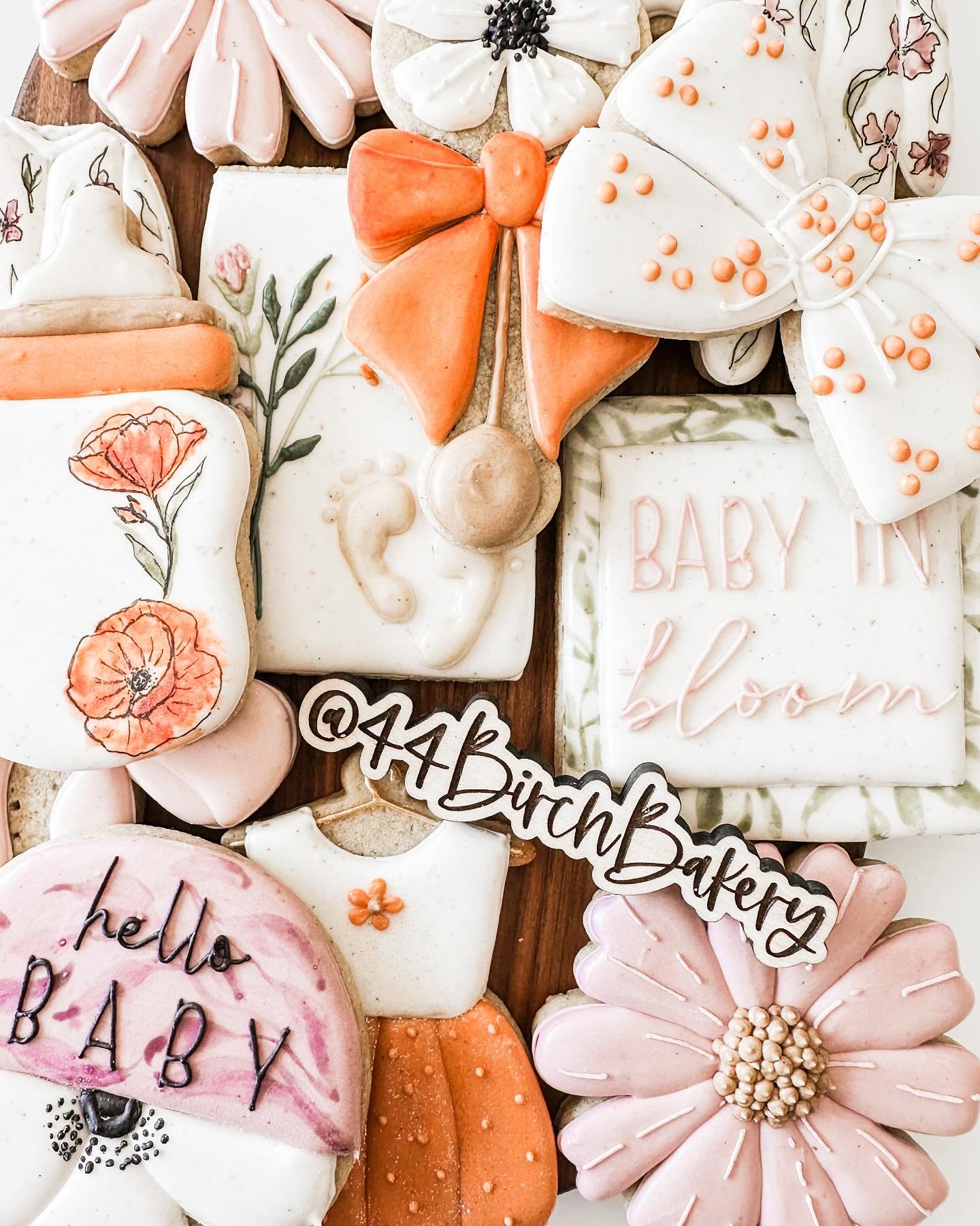 Baby in bloom 🌸🌺🌼
.
.
No articial colors used @prsmsugarco 

#44birchbakery #babyinbloom #customsugarcookies #mncookier #cookieartist #cookieart #royalicingart #noartificalcolors