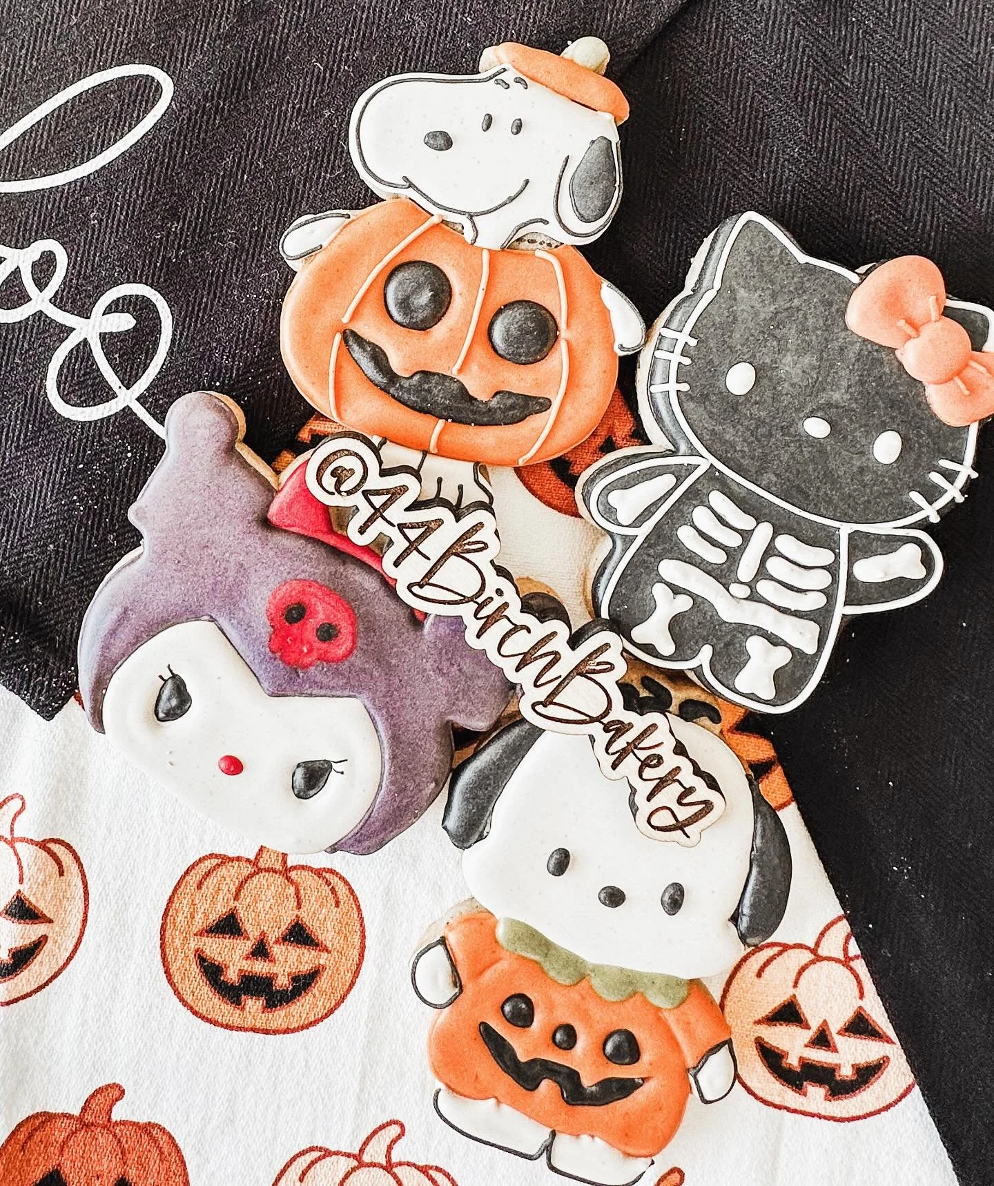 Happiest Halloween!

#customsugarcookies #mncookier #mncottagebaker #cookieartist #happyhalloween #halloweencookies #44birchbakery