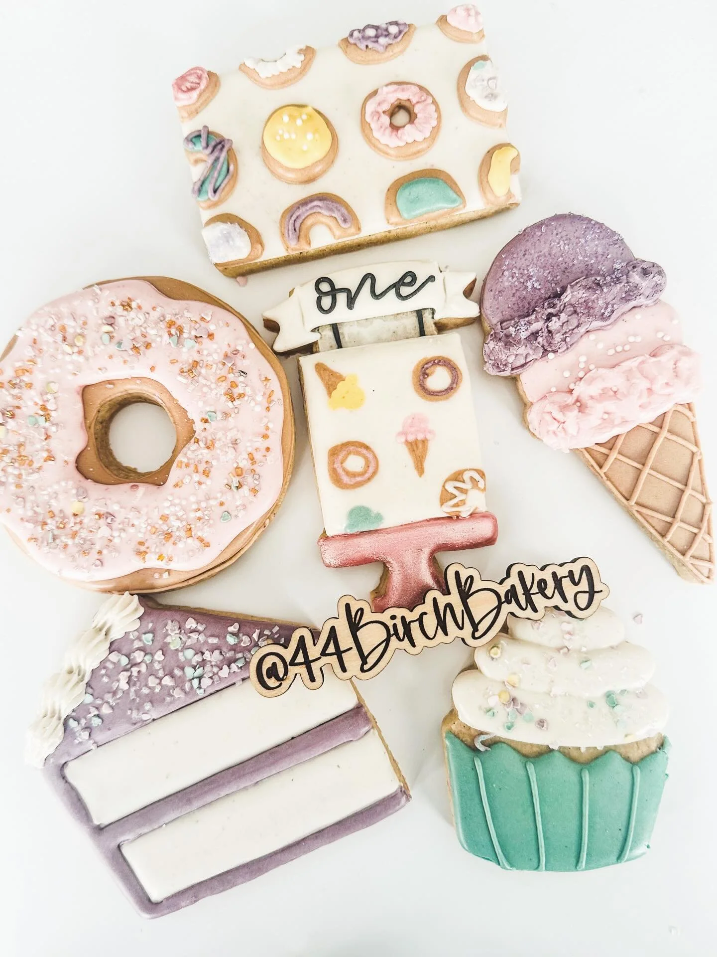 She&rsquo;s a sweet one 🍩🧁🎂
.
.
.
No artificial colors
#customcookies #shesasweetone #homebaker #mncookier #cookieart