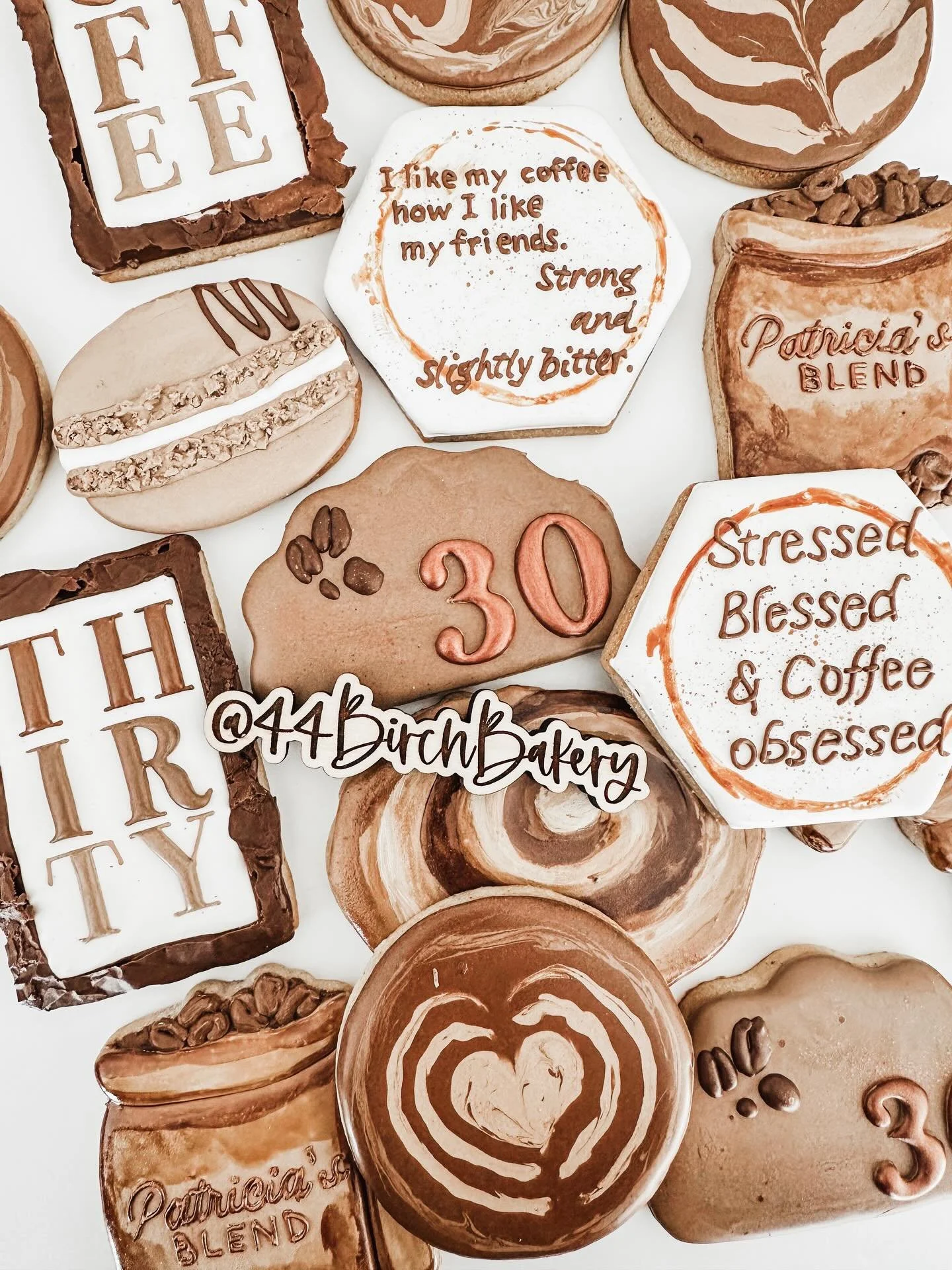 But first coffee&hellip;
.
No artificial dye used

#44birchbakery #customcookies #mncookier #cookieart #coffeecookies