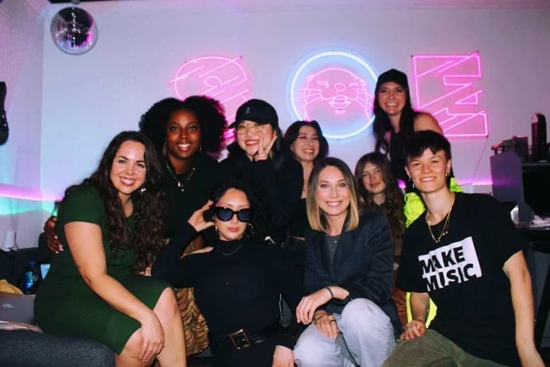 9 girls go into a studio and it&rsquo;s magic ✨

Huge thank you to @dreamgirlproducerbag for putting this session together, and to all the incredible women who showed up and created a the best vibes, a supportive space and a killer song 🔥🎤 🩷

Next