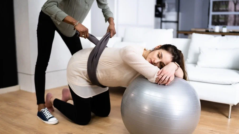 Doula vs Midwife: What's The Difference?