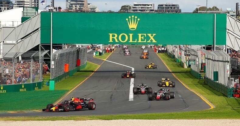 Albert Park transforms for the @ausgp. With construction crews turning the site into a 5.3-kilometre-long FIA-accredited race track. As one of only five street circuits on the 2019 calendar it requires the temporary erection of 3500 barriers involvin