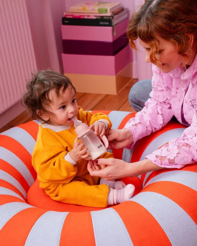baby-bottle-handle-blush-1305500.webp