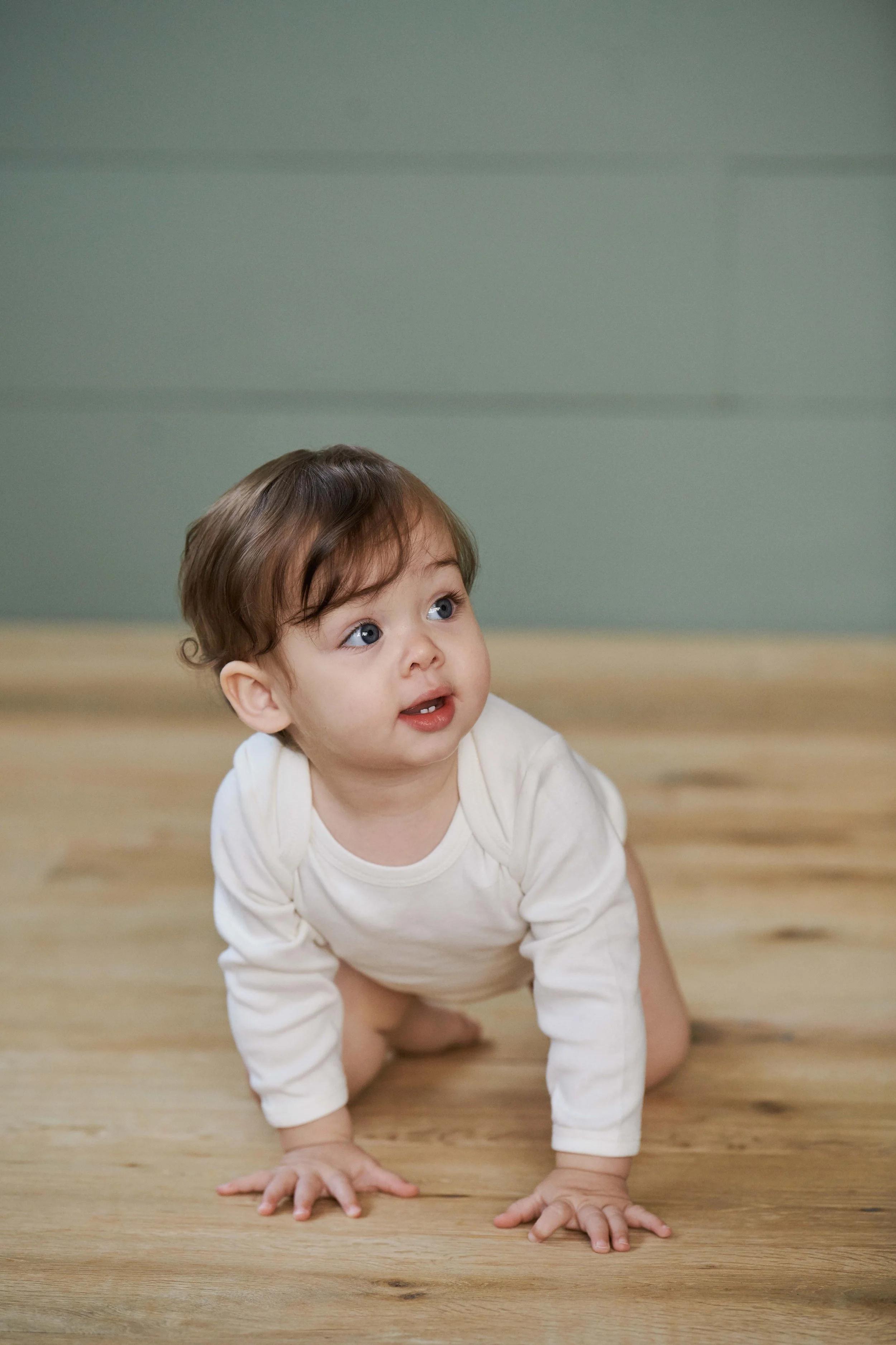 NB1154 LONG SLEEVE NATURAL BODYSUIT CRAWLING (1).jpg