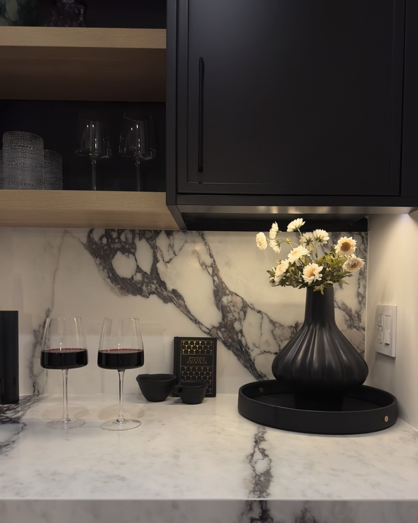 His &amp; Hers 💞
.
.
.
.
.
.
.
#wetbar #blackcabinets #bar #basementdesign #homerenovationideas #interiorstyling #interiordecor #customcabinets #shelfstyling #homeentertainment