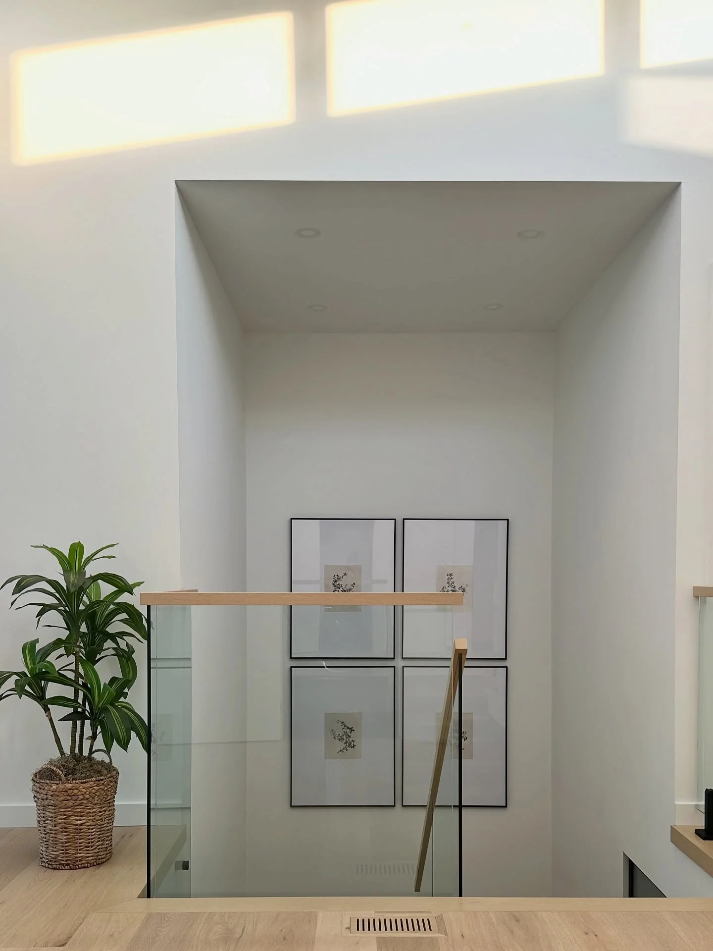 Modern lines and soft light - proof that simplicity makes the biggest statement. 🤍