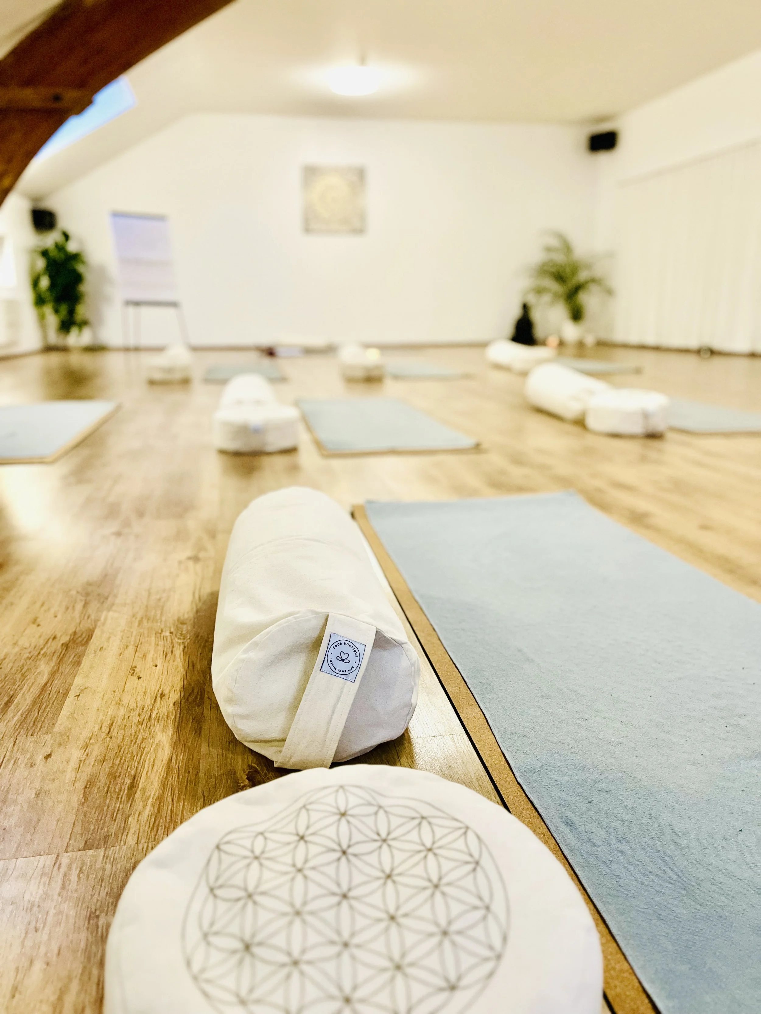 Yoga Matte mit Meditationskissen