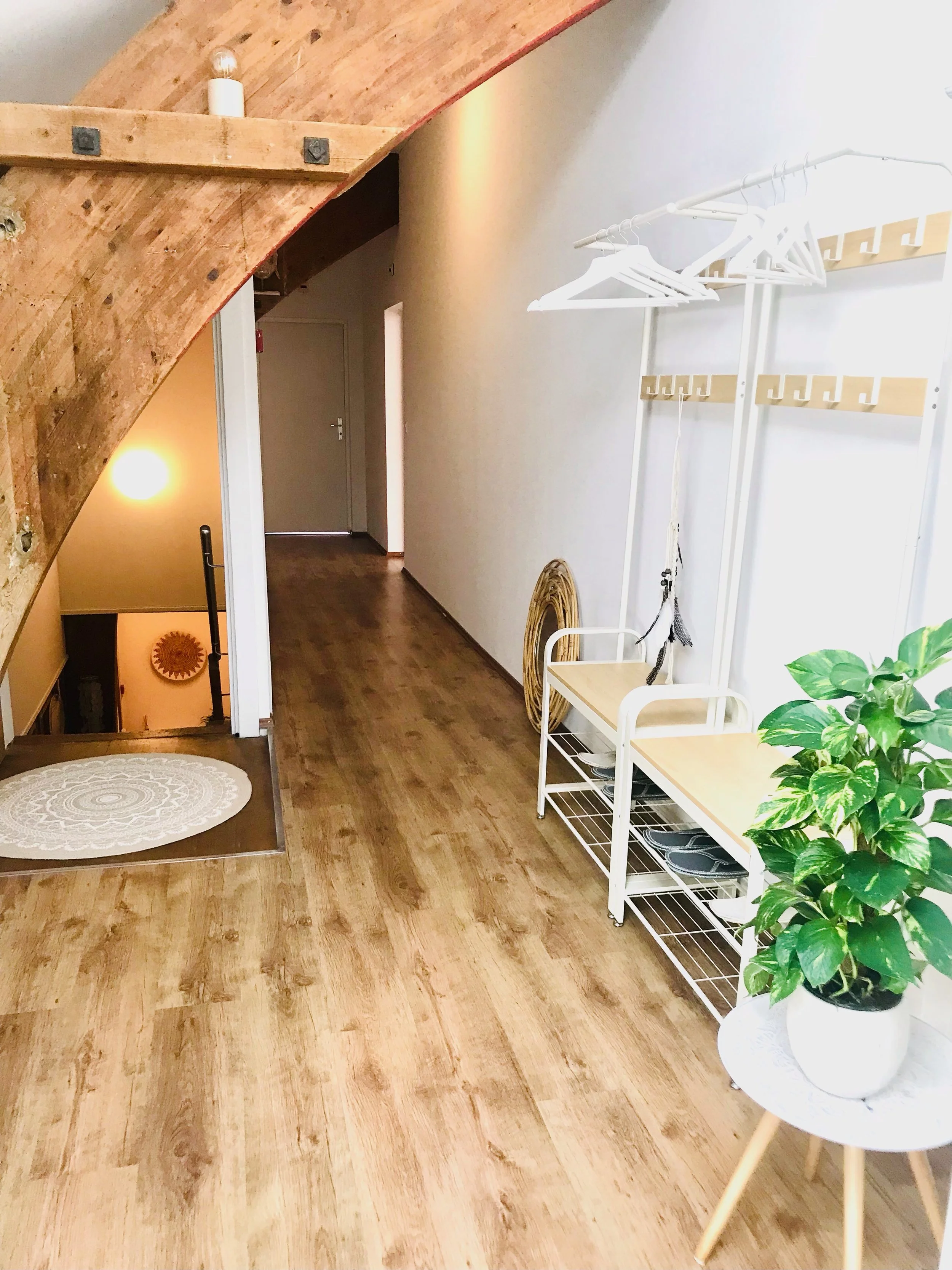 Garderobe am Eingang eines Raumes