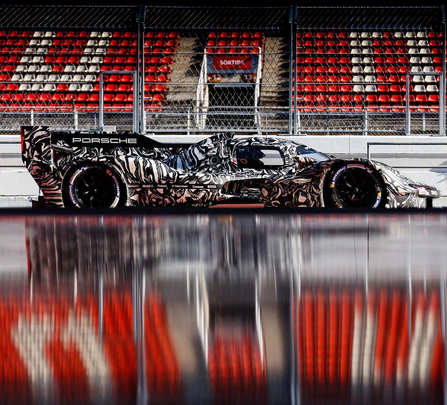 @porsche LMDh test at Barcelona has been a success. They say if a car looks fast, it usually is. This should do pretty well then.
&bull;
#PorscheGT3 #911GT3 #GT3 #GT2 #GT2RS #911GT1 #993GT1 #996GT1 #GT3RSR #GT3R #911RSR #RSR #935 #GT2Clubsport #Clubs