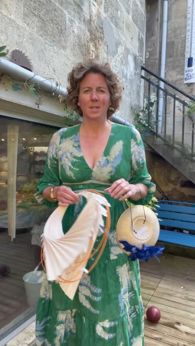 Présentation de deux chapeaux pour deux effets différents 😊
#chapeau
#mariage
#modiste
#surmesure
#ceremonie
#fashion
#savoirvivre
#élégance
#chapeauxcyrianedetrogoff
#bibi
#artisanat
#milliner
#faitmain
#artısan