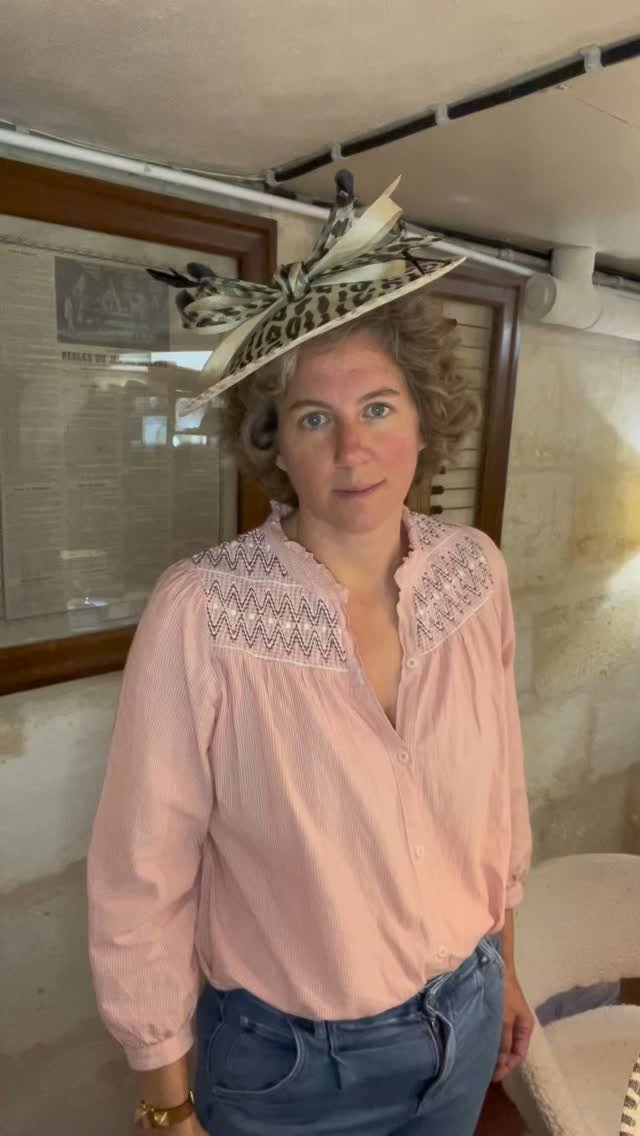 Capeline léopard pour un effet GRAOU🐆
C’est grave docteur ?
#leopard
#graou
#capeline
#chapeau
#mariage
#chapeauxcyrianedetrogoff