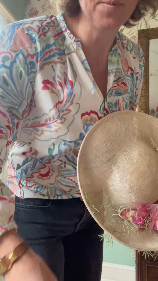 Melting-pot de chapeaux !
#chapeaux
#mariage
#ceremonie
#modiste
#milliner
#chapeauxcyrianedetrogoff #surmesure #artisanat