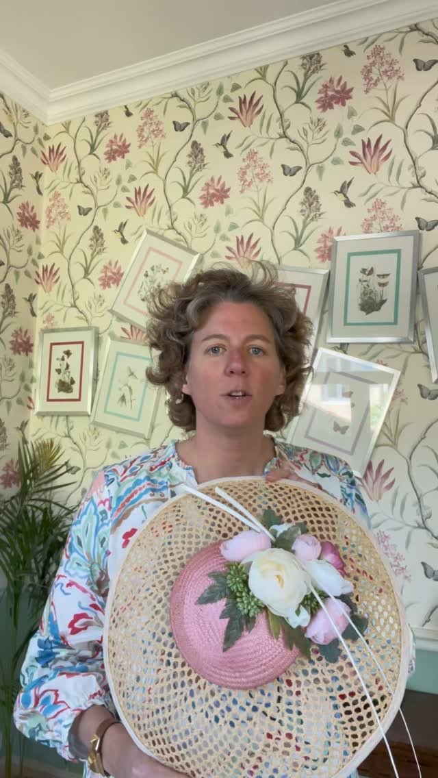 Une pause créative cette nuit, parce quand l’idée est là il faut que ça sorte!
#chapeau
#chapeauxcyrianedetrogoff
#mariage
#fleurs
#capeline
#ceremonie
#hat
#weddinghat
#millinery