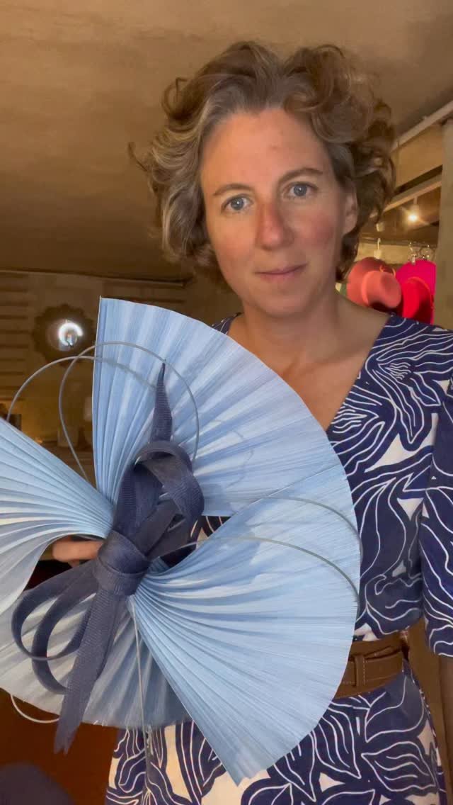 Chapeaux du jour: ils sont frais mes chapeaux, ils sont frais !
#chapeauxcyrianedetrogoff #chapeau #modiste #capeline #mariage #dinerenblanc #blanc #ceremonie #surmesure