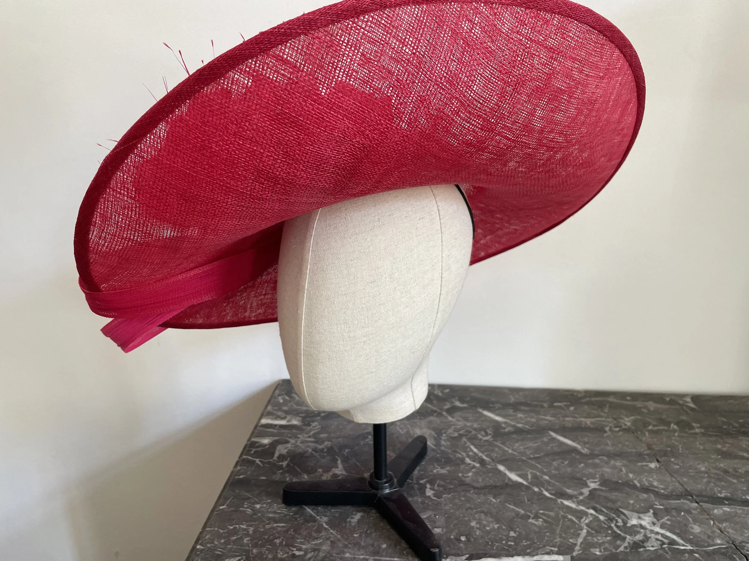 Chapeau Carmen rouge et rose